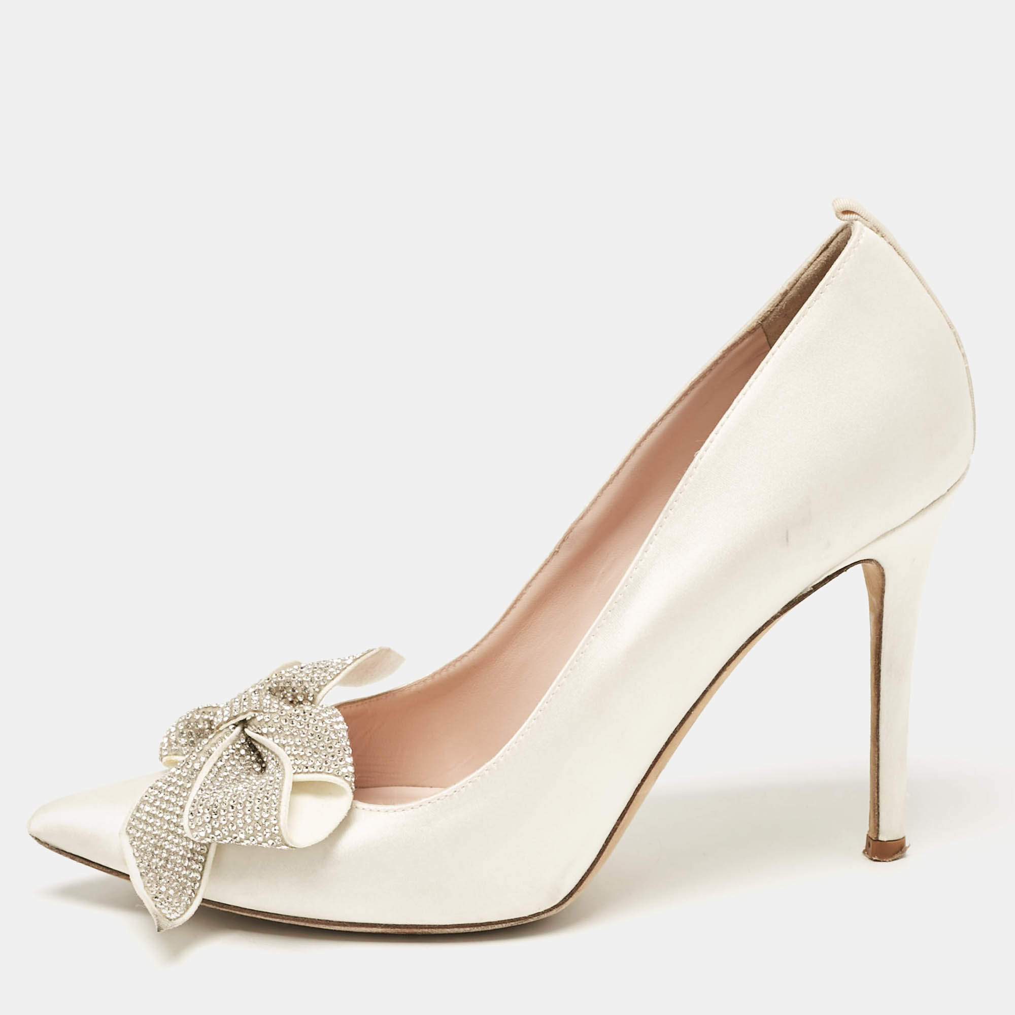 SJP Sarah Jessica Parker Off White Satin Samara Pumps Size 37