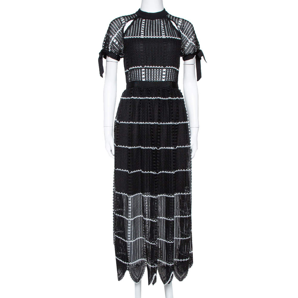 فستان سيلف بورتريت متوسط الطول مموج دانتيل غوبير كروشية أسود مقاس صغير (سمول)