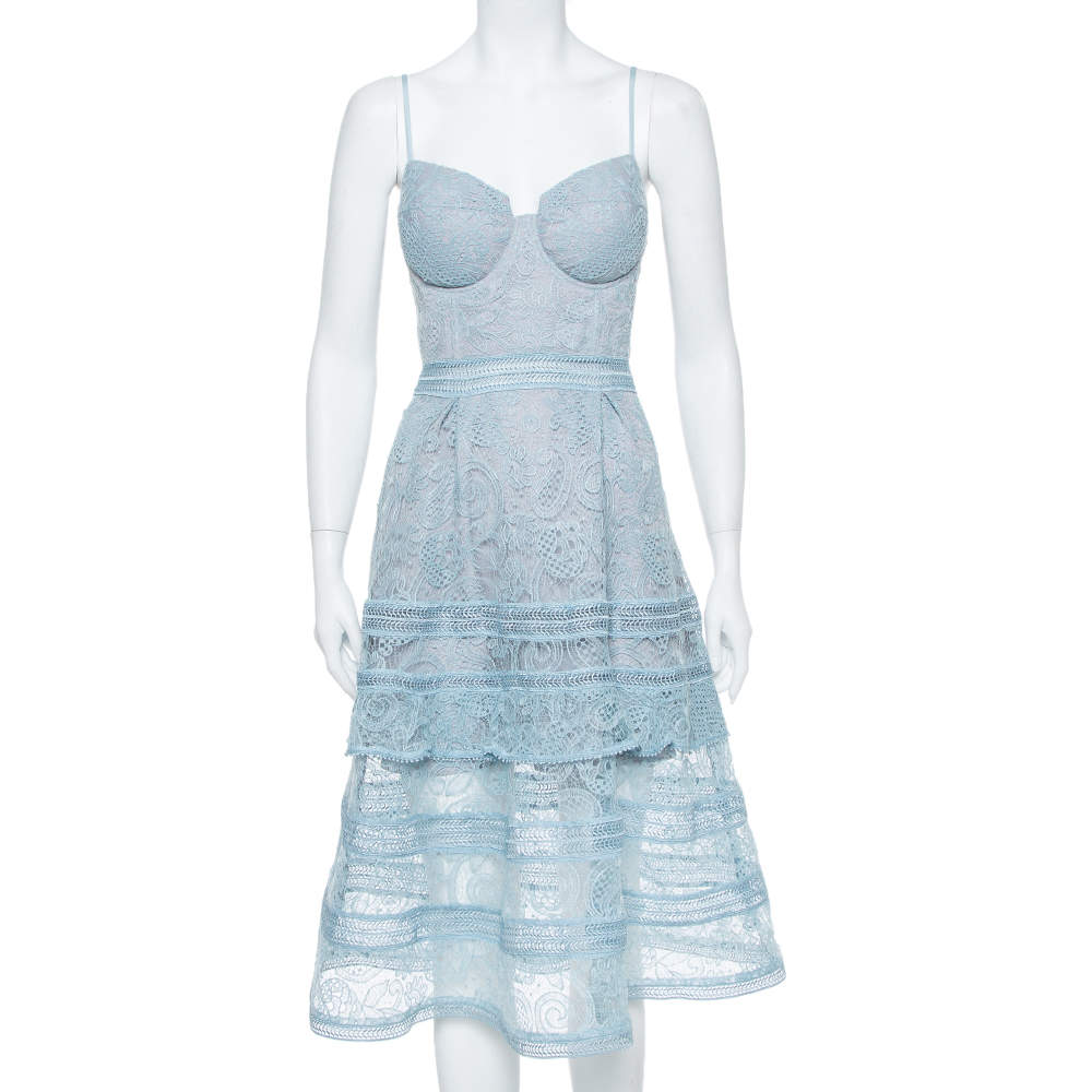 مملوكة مسبقًا فستان سيلف بورتريت متوسط الطول طبقات دانتيل بايزلي أزرق فاتح مقاس وسط (ميديوم)