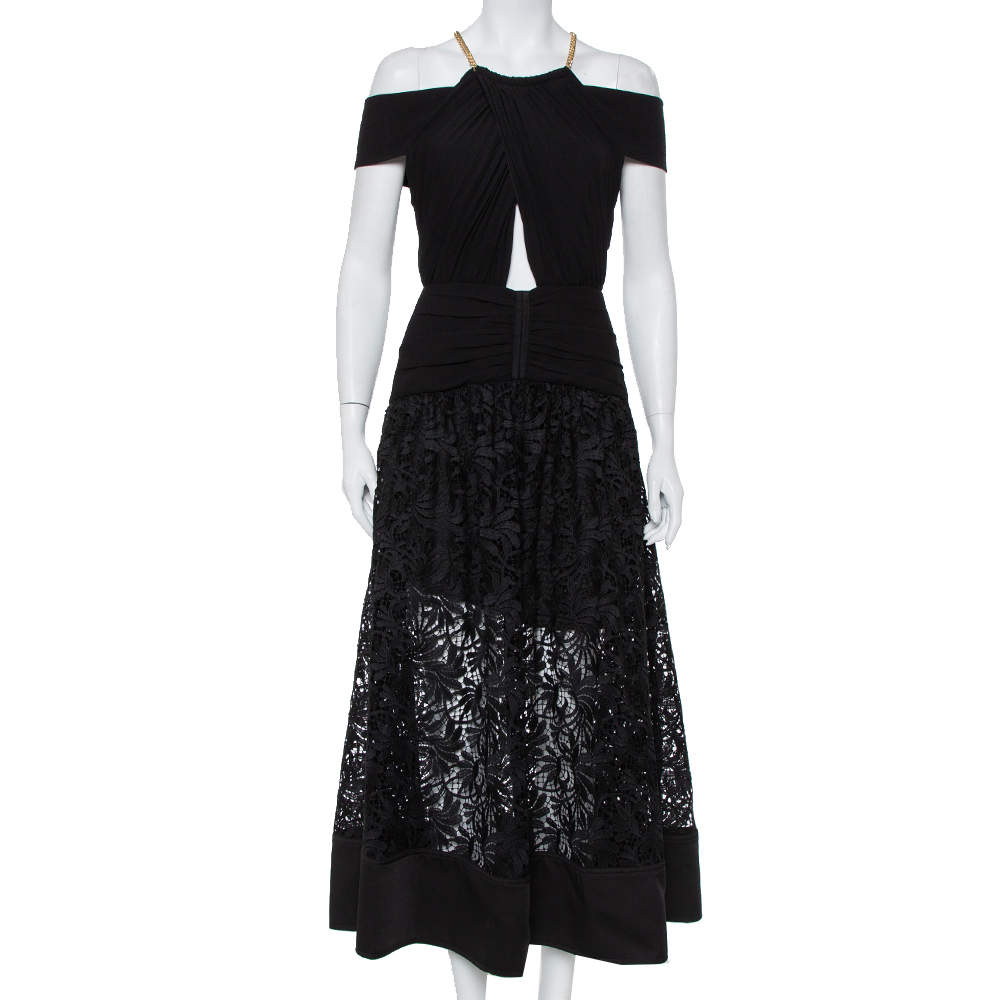 Pre Owned فستان سيلف بورتريت متوسط الطول بلا أكتاف تفاصيل رقبة بسلسلة دانتيل وكريب أسود مقاس متوسط