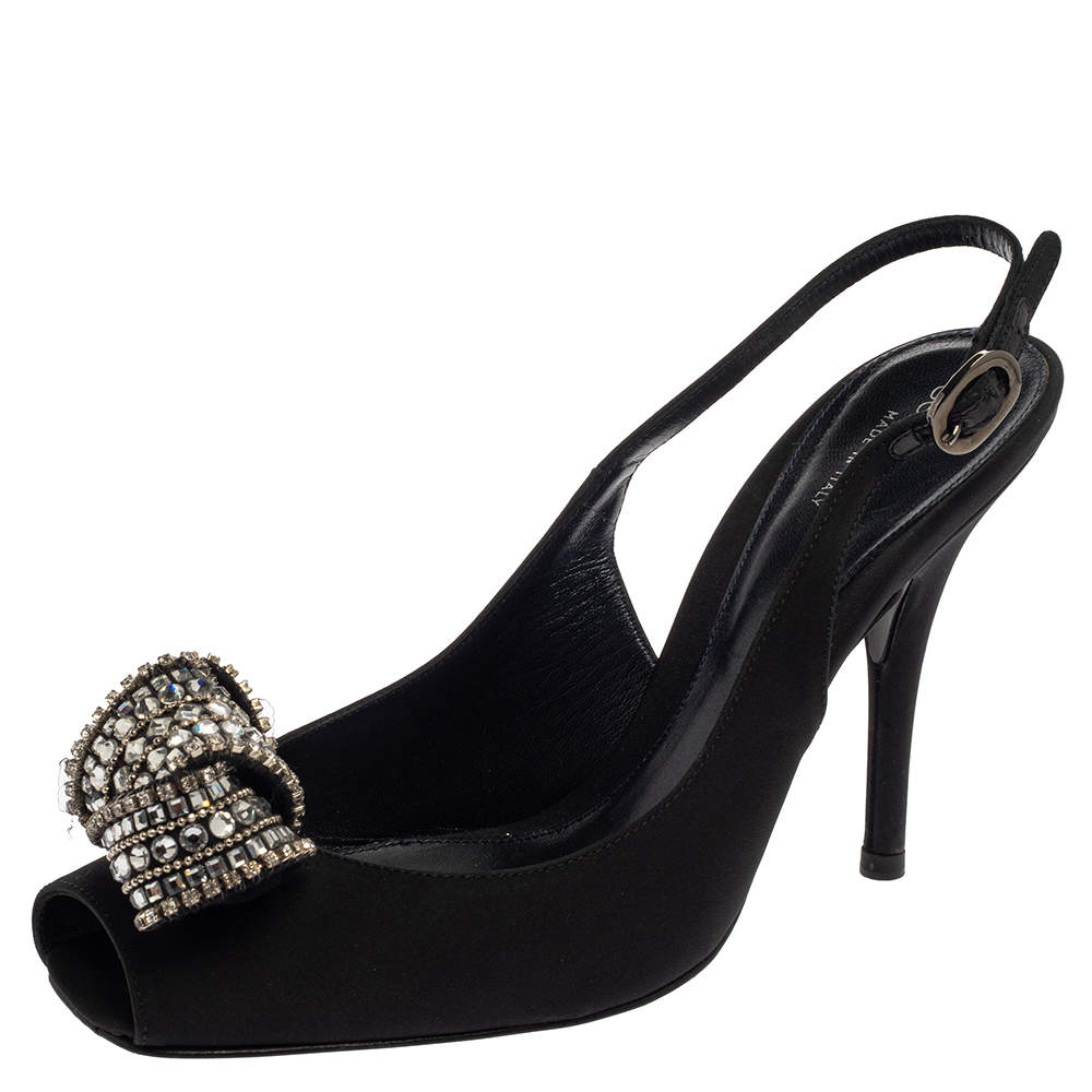 Pre Owned صندل سيرجيو روسي ساتان أسود مزخرف كريستال مقدمة مربعة فتحة كعب مقاس 38