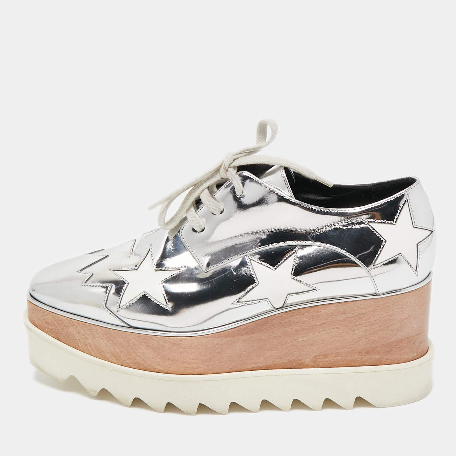 مملوكة مسبقًا Stella McCartney Silver Faux Leather Elyse Star Wedge Sneakers Size 37