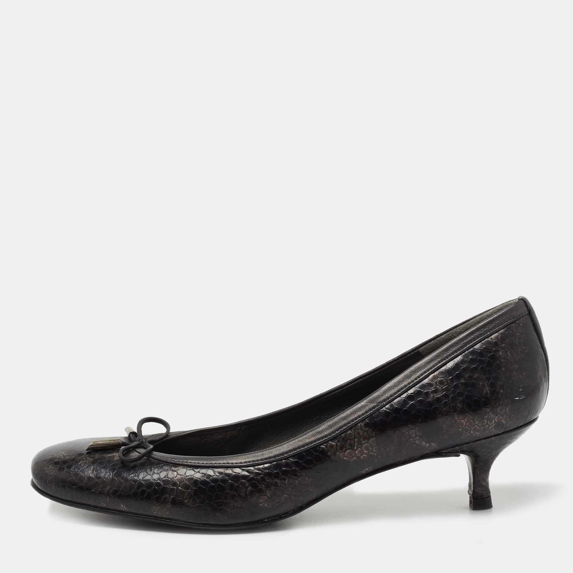 Pre Owned Stuart Weitzman Black Embossed Leather Bow Pumps Size 41