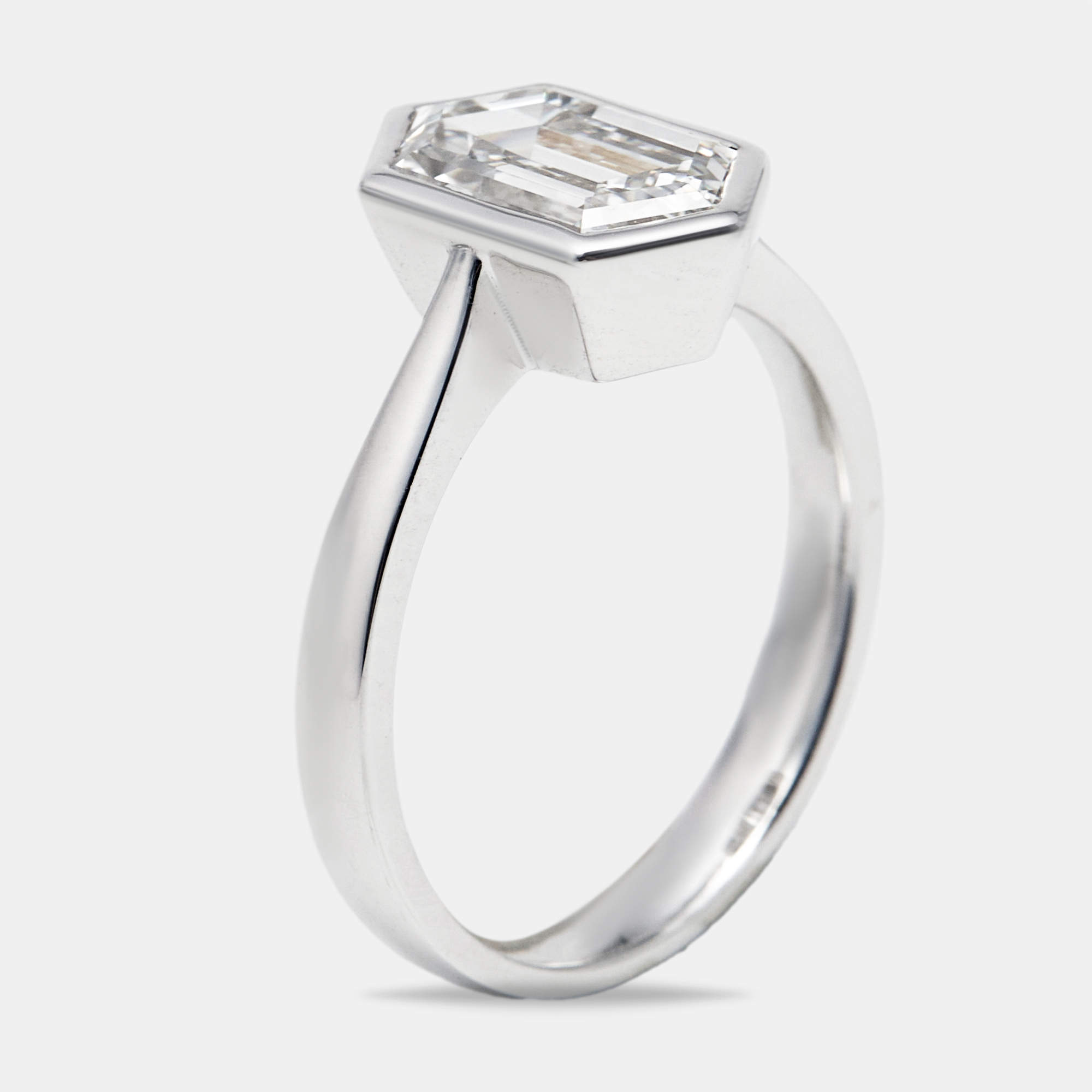 2.05 cts Hexagon Cut Lab Grown Diamond 18k White Gold Ring Size 50
