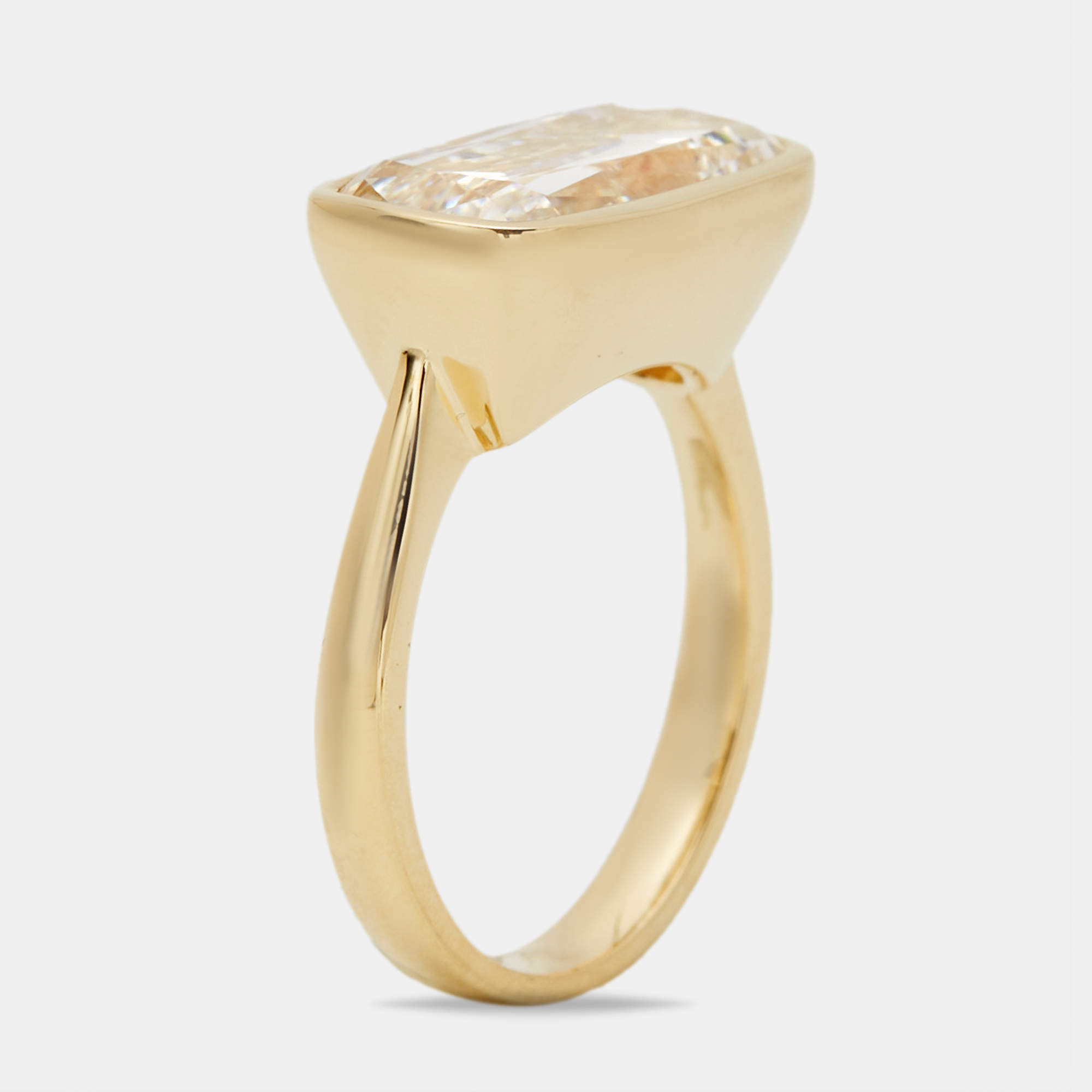 5.30 cts Elongated Cushion 18k Yellow Gold Ring Size 52