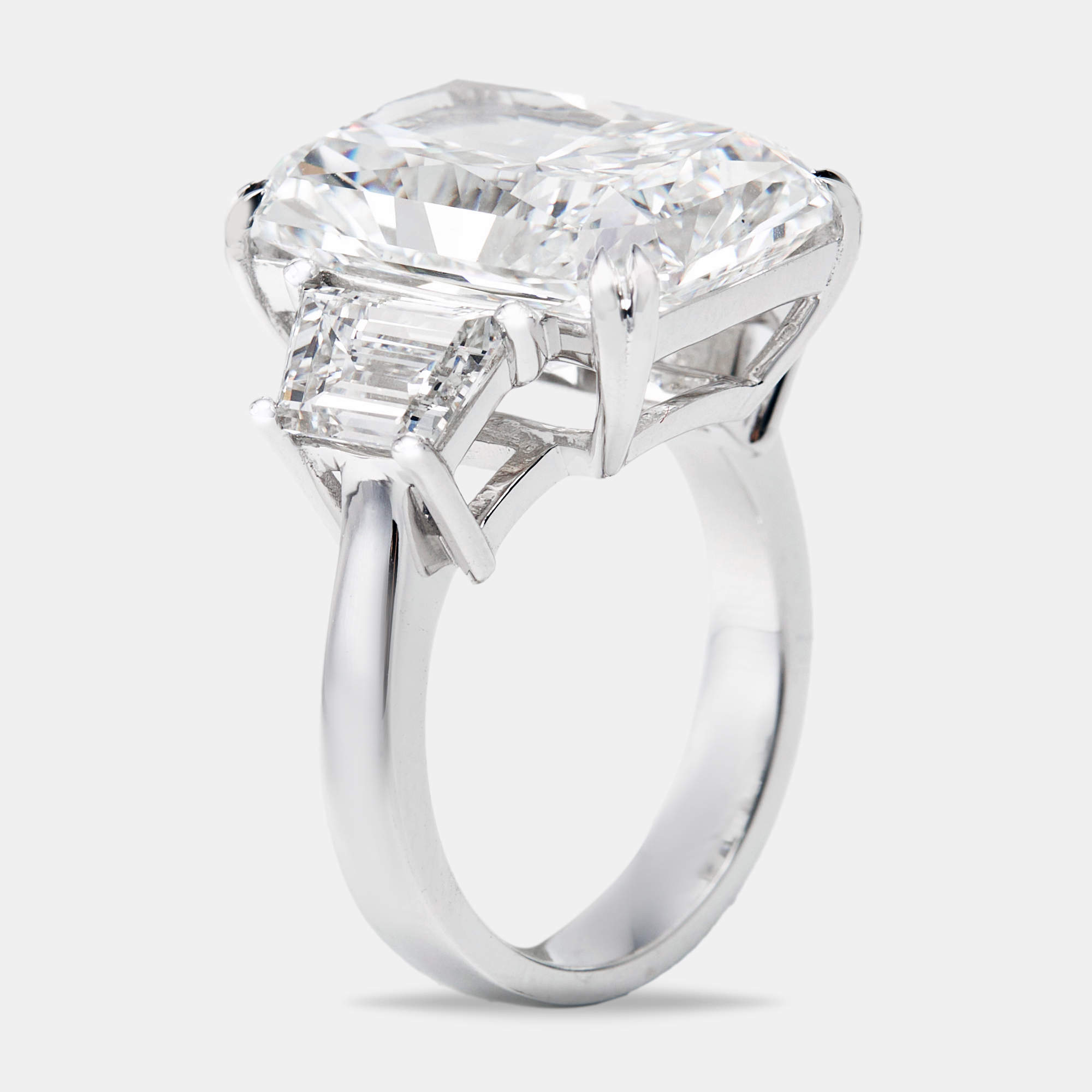 Pre Owned 14.00 cts Radiant Cut and Trapezoid Lab Grown Diamond 18k White Gold Ring Size 54