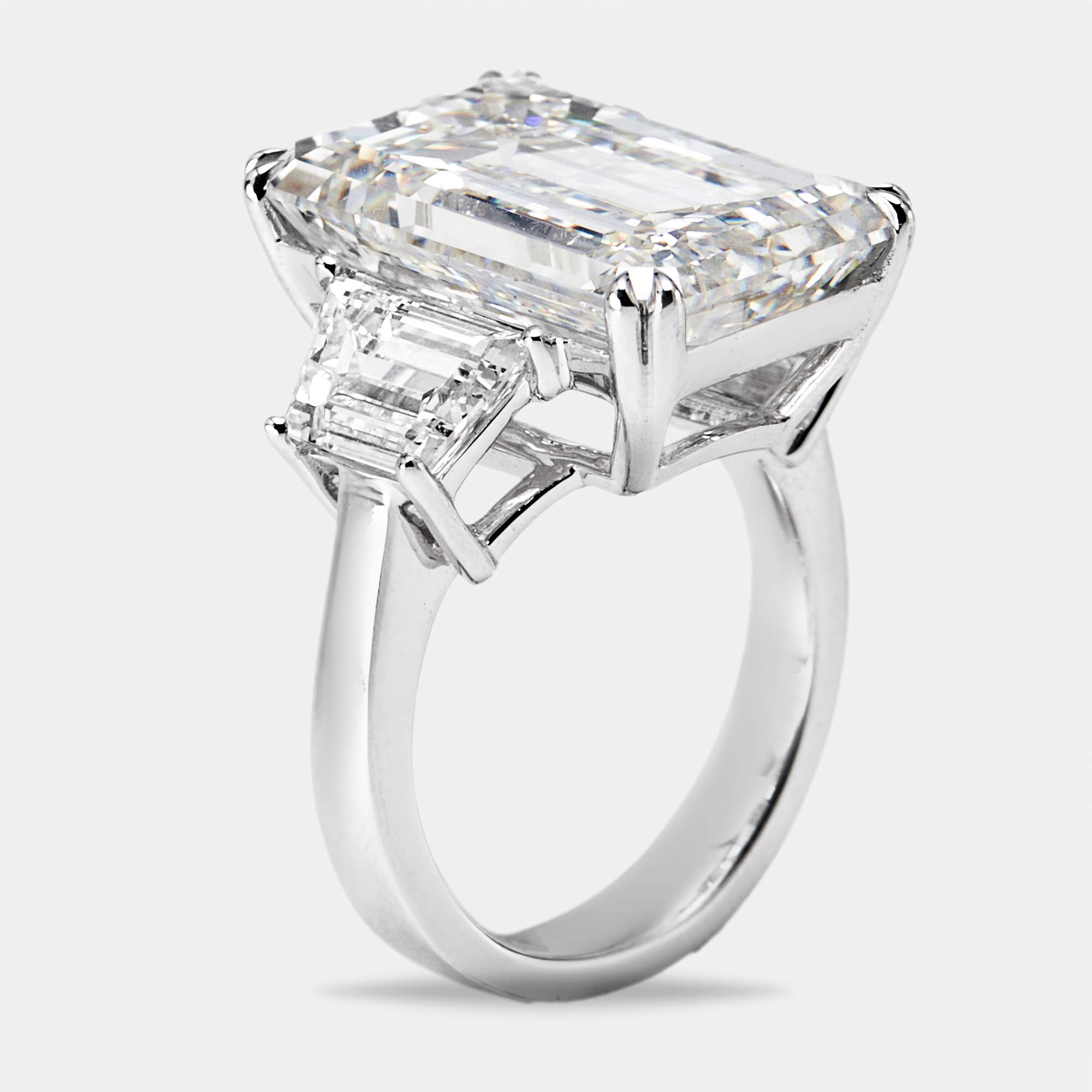 Pre Owned 14.00 cts Emerald Cut and Trapazoid Lab Grown Diamond 18k White Gold Ring Size 51