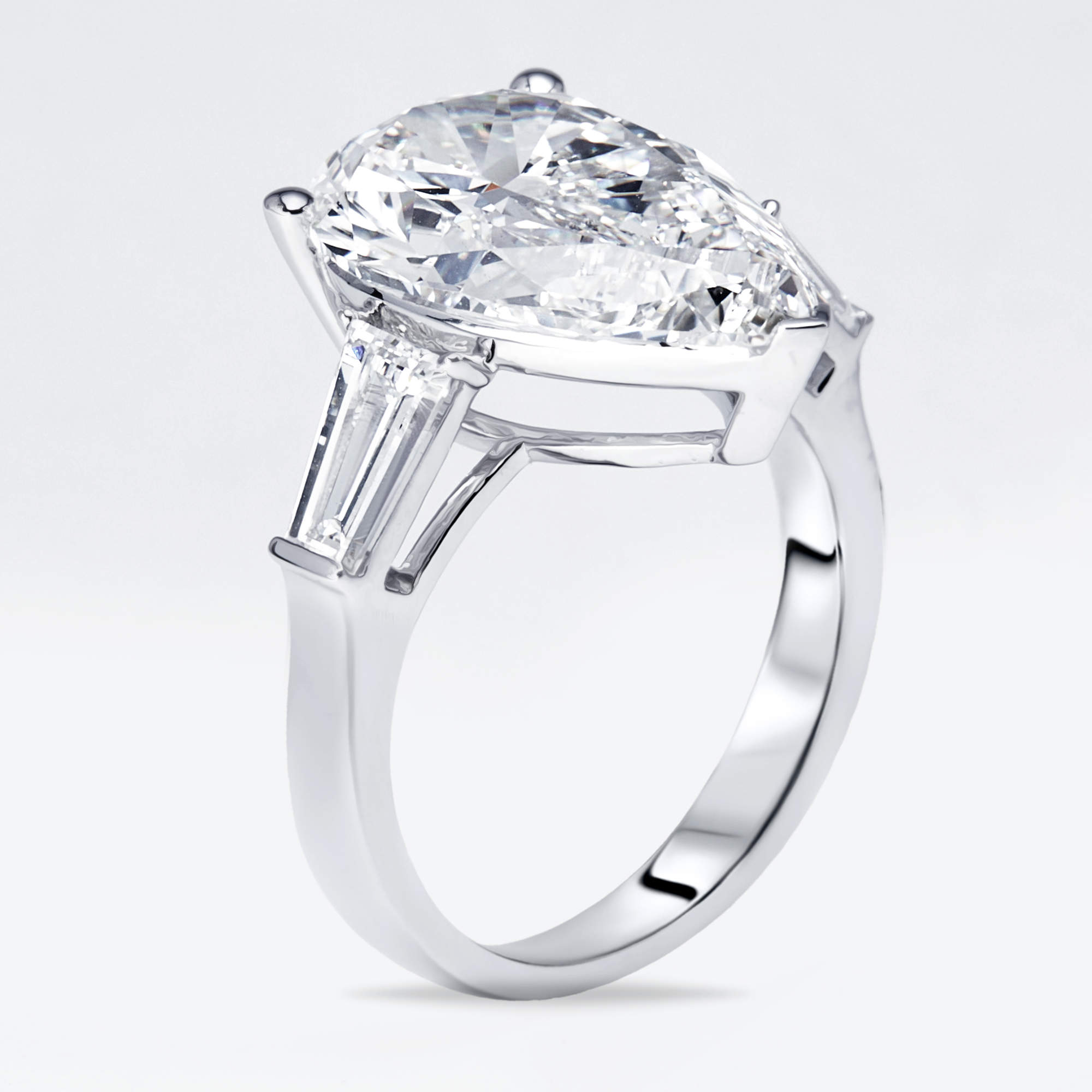 Pre Owned 8 cts Pear Trapezoid Lab Grown Diamond 18k White Gold Ring Size 51