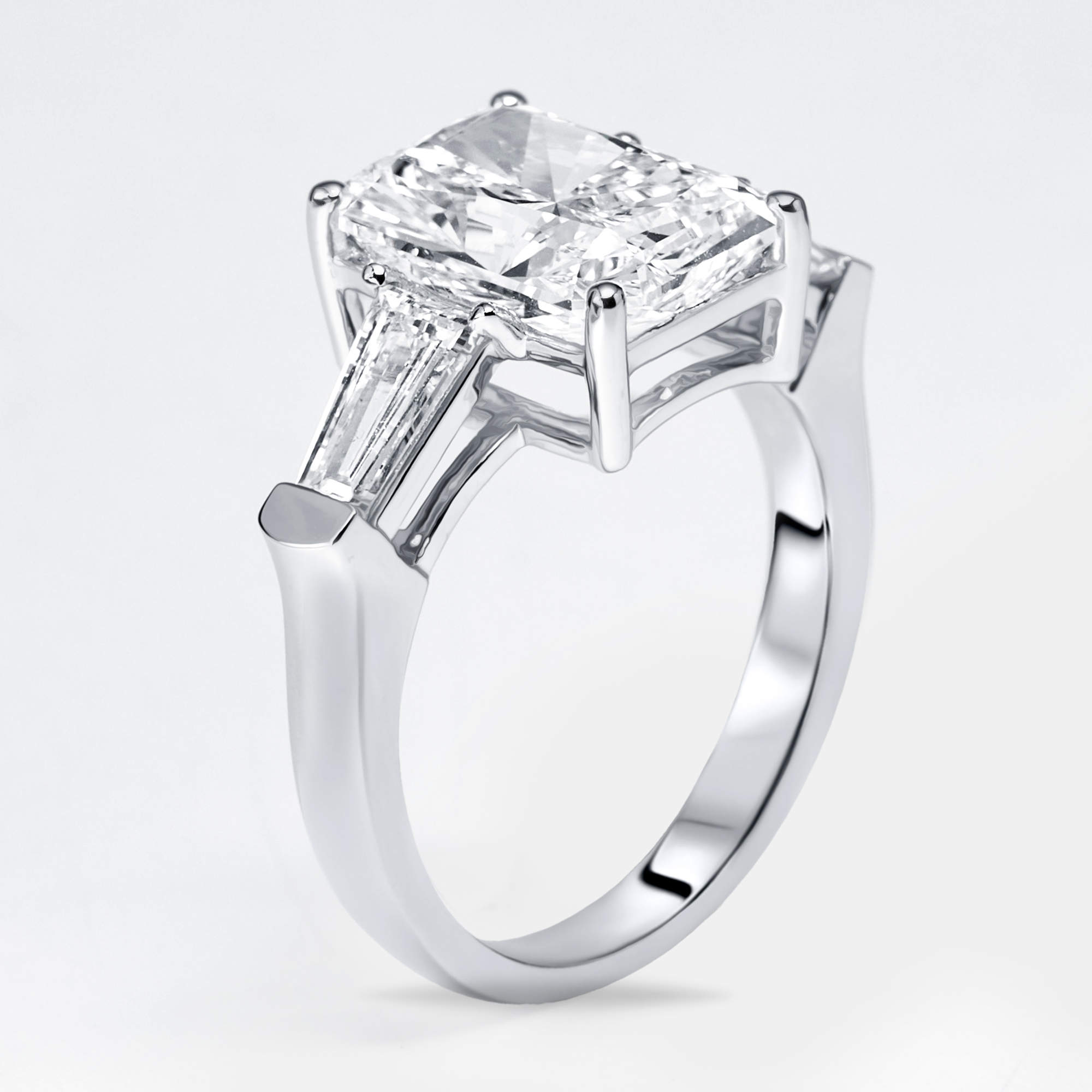 Pre Owned 4.8 cts Radiant Trapezoid Lab Grown Diamond 18k White Gold Ring Size 52