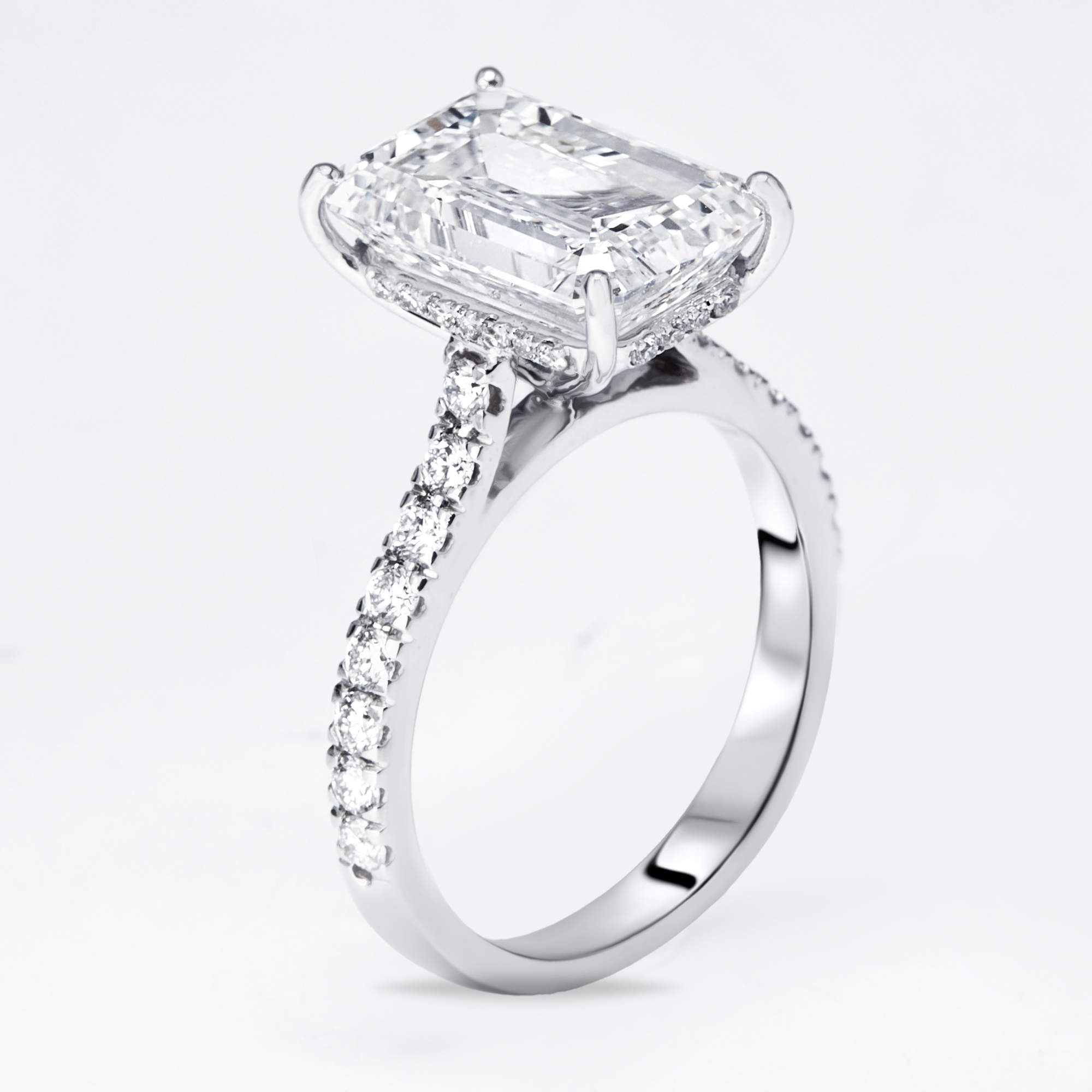 Pre Owned 5.5 cts Emerald Cut Round Lab Grown Diamond 18k White Gold Ring Size 54