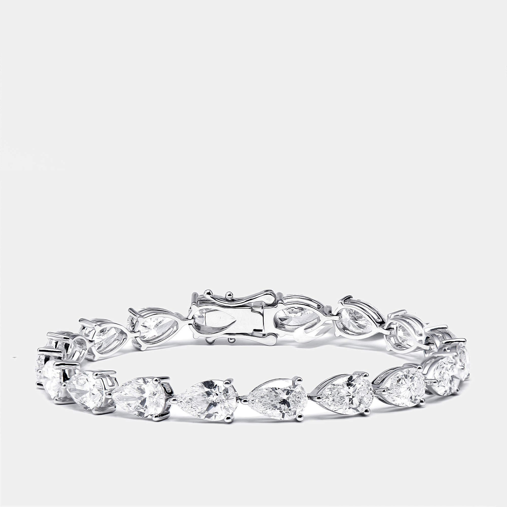 Pre Owned 18 cts Pear Brilliant Lab Grown Diamonds 18k White Gold Bracelet