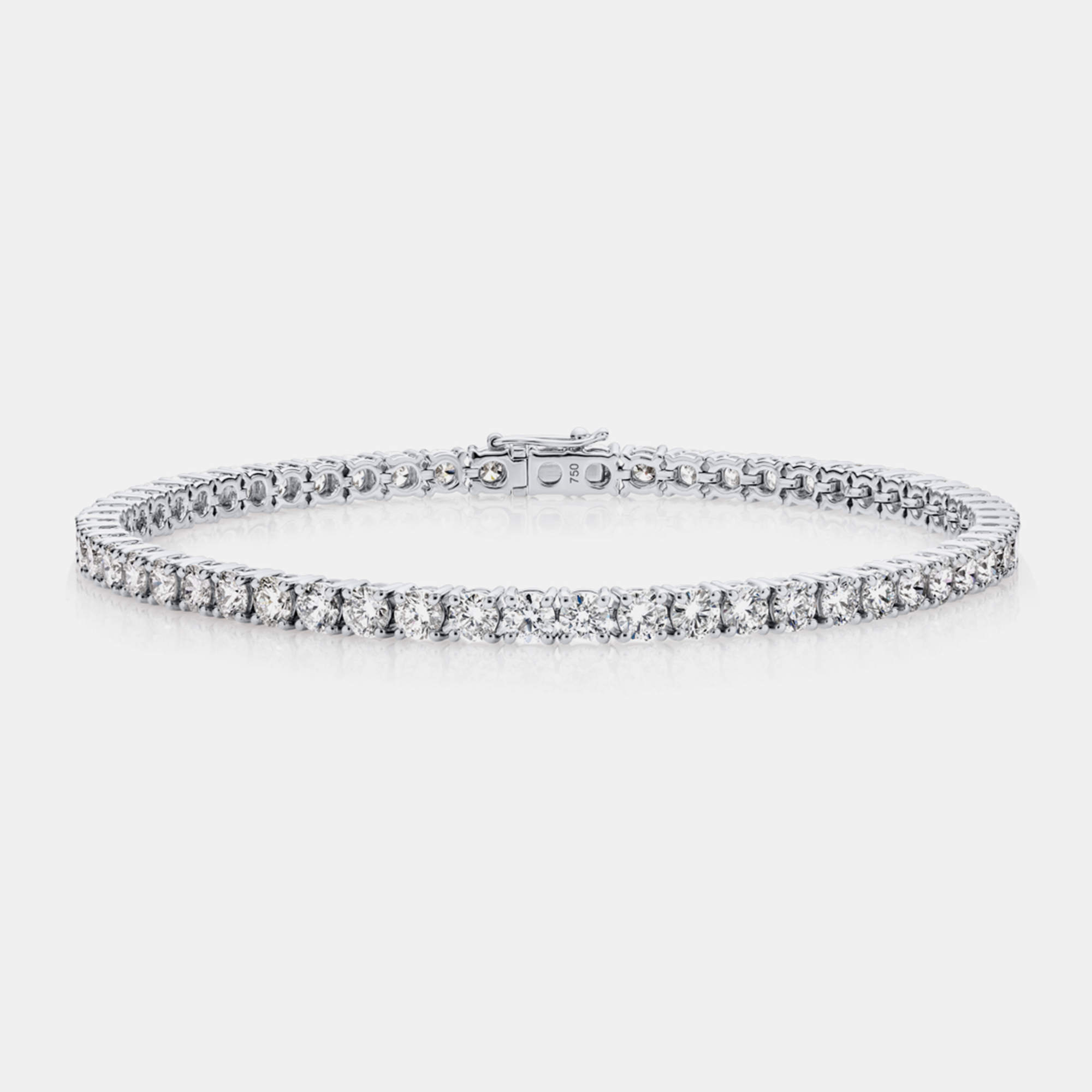مملوكة مسبقًا 5.30 cts Round Brilliant Cut Lab Grown Diamonds 18k White Gold Tennis Bracelet