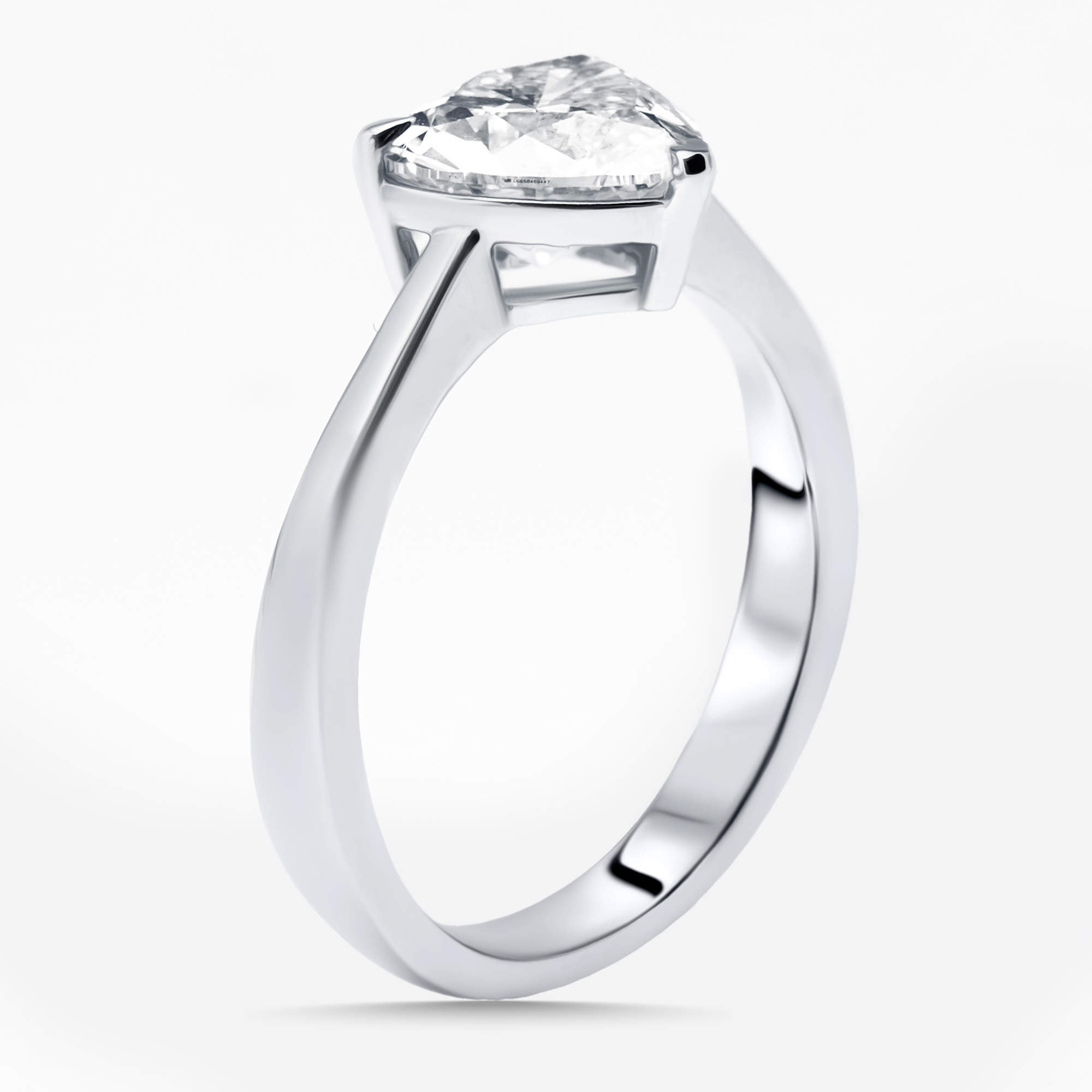 Pre Owned خاتم ألماس على شكل قلب مصنع في المختبر بوزن 2.06 قيراط من الذهب الأبيض عيار 18 بمقاس 54