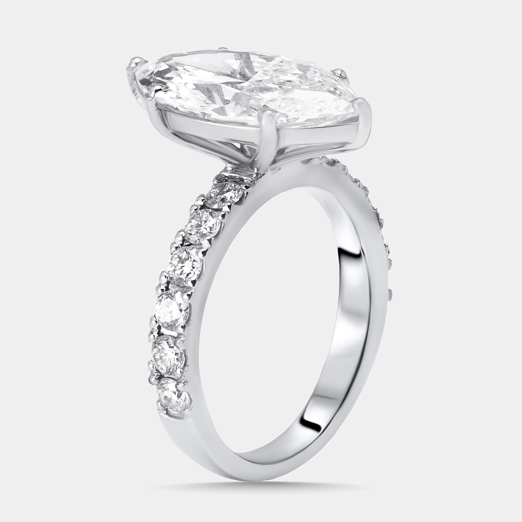 مملوكة مسبقًا 5.85 cts Marquise Lab Grown Diamond 18K White Gold Ring Size 55