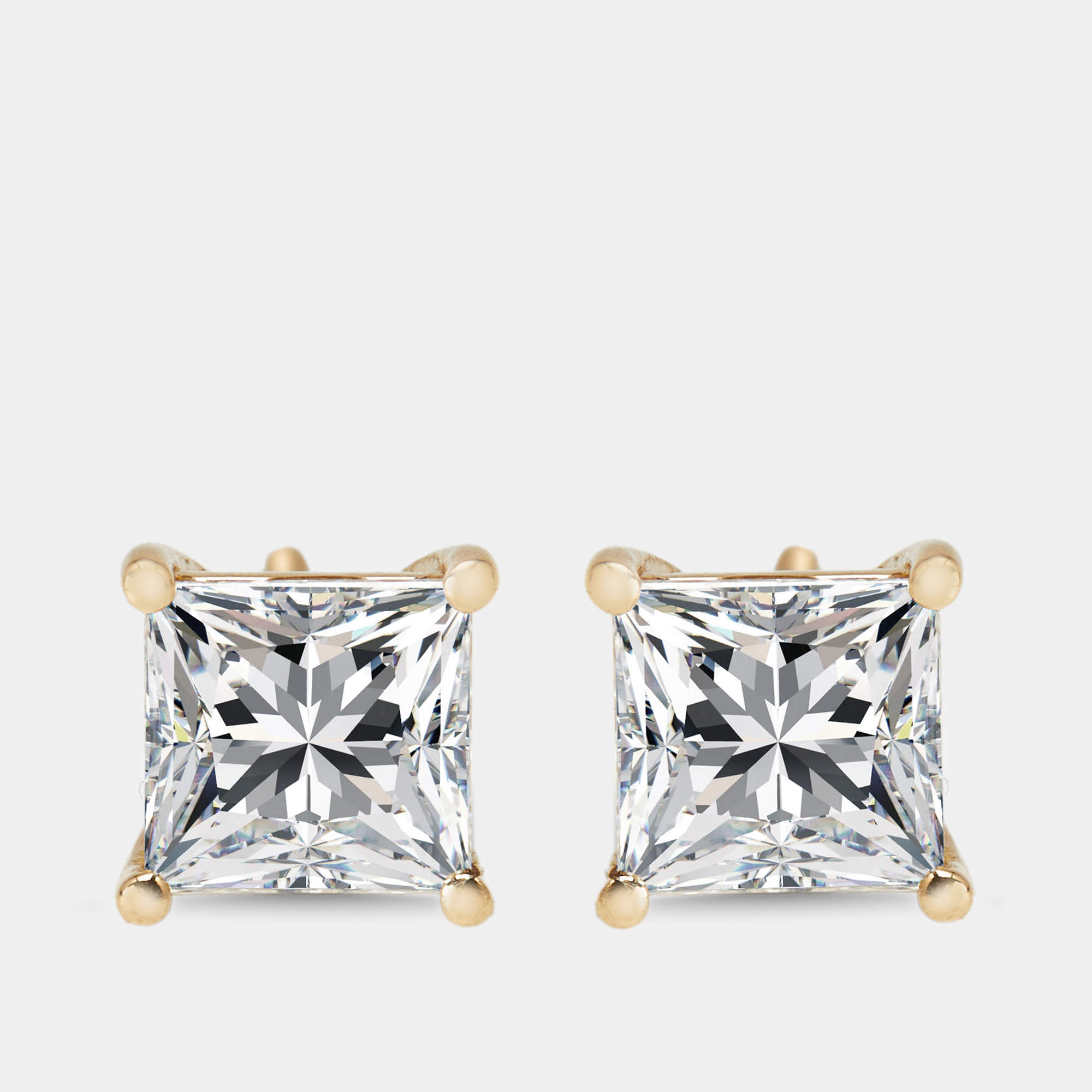 مملوكة مسبقًا 2.20 cts Princess Cut Lab Grown Diamond 18K Yellow Gold Screw Back Earring