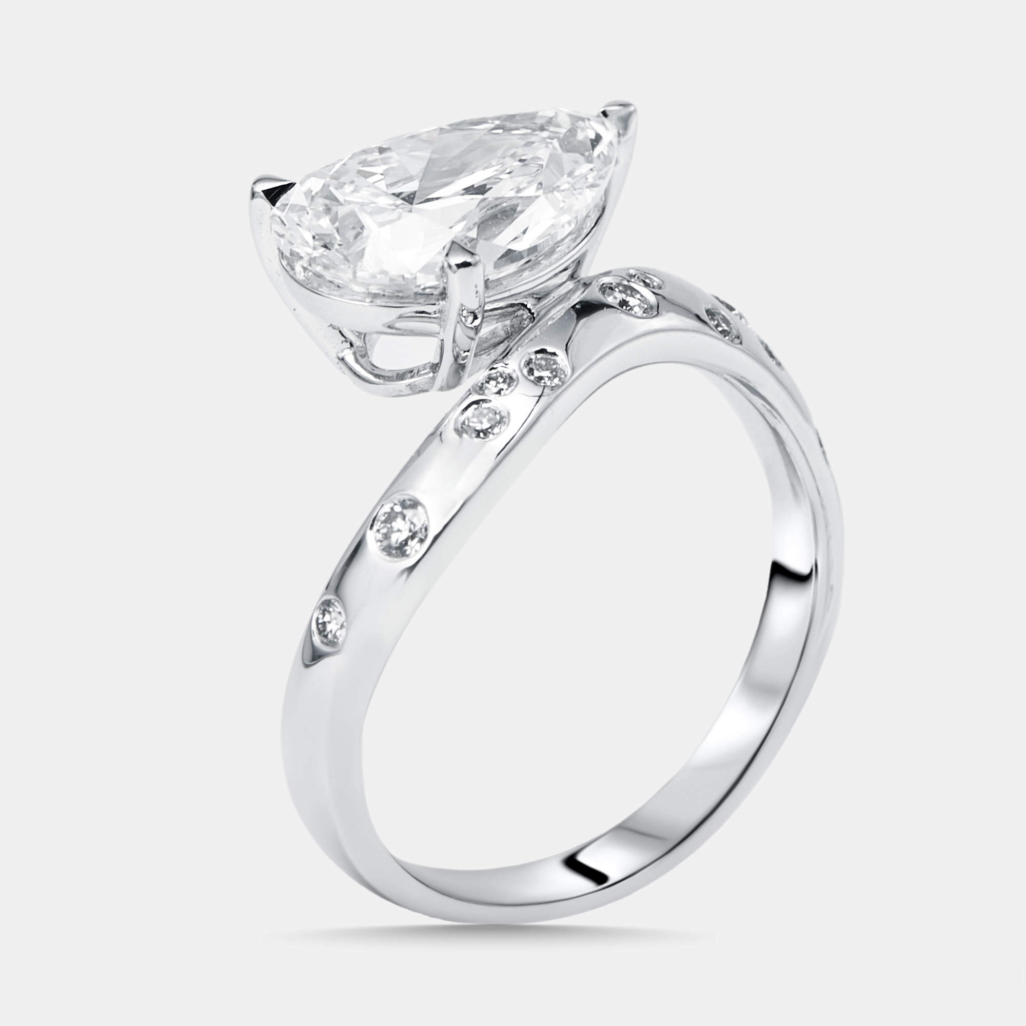 Pre Owned 3.2 cts Pear, Round Lab Grown Diamonds 18k White Gold Ring Size 52