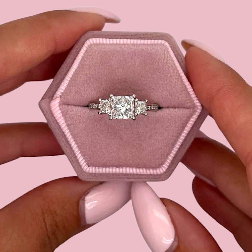 مملوكة مسبقًا 2.00 cts Princess Cut Lab Grown Diamond 18k White Gold Ring Size 6