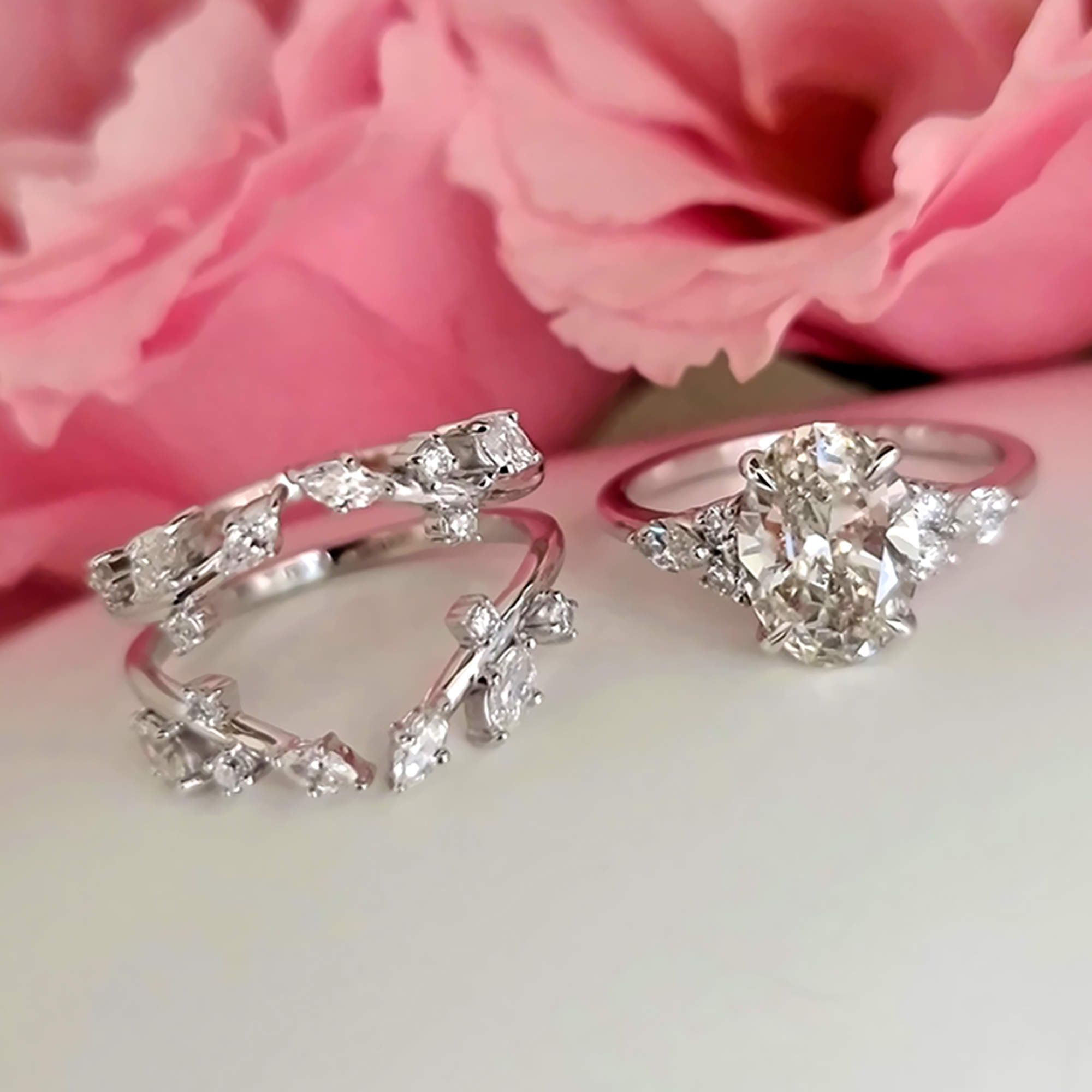 Pre Owned 2.6 cts Oval Lab Grown Diamond 18k White Gold Engagement Rings Set