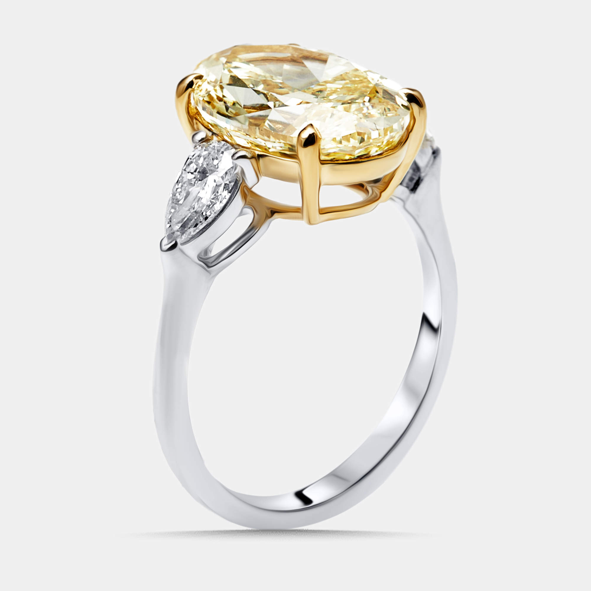 Pre Owned 5.5 cts Oval, Pear Lab Grown Diamonds 18k Two Tone Gold Ring Size 52