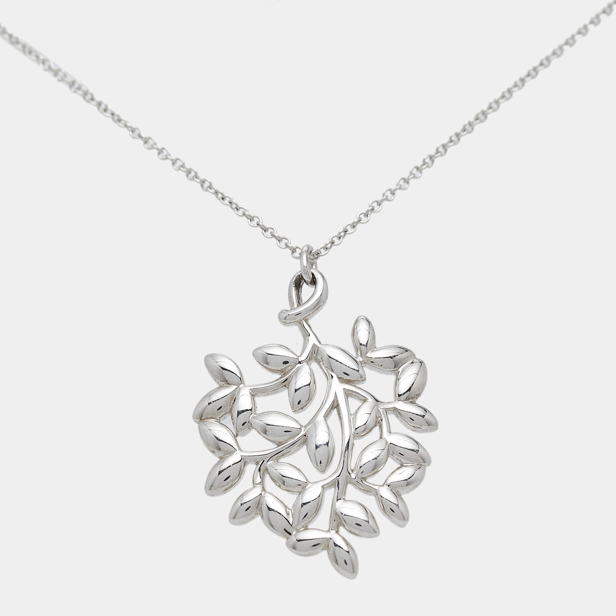 Pre Owned Tiffany & Co. Paloma Picasso Olive Leaf Sterling Silver Pendant Necklace