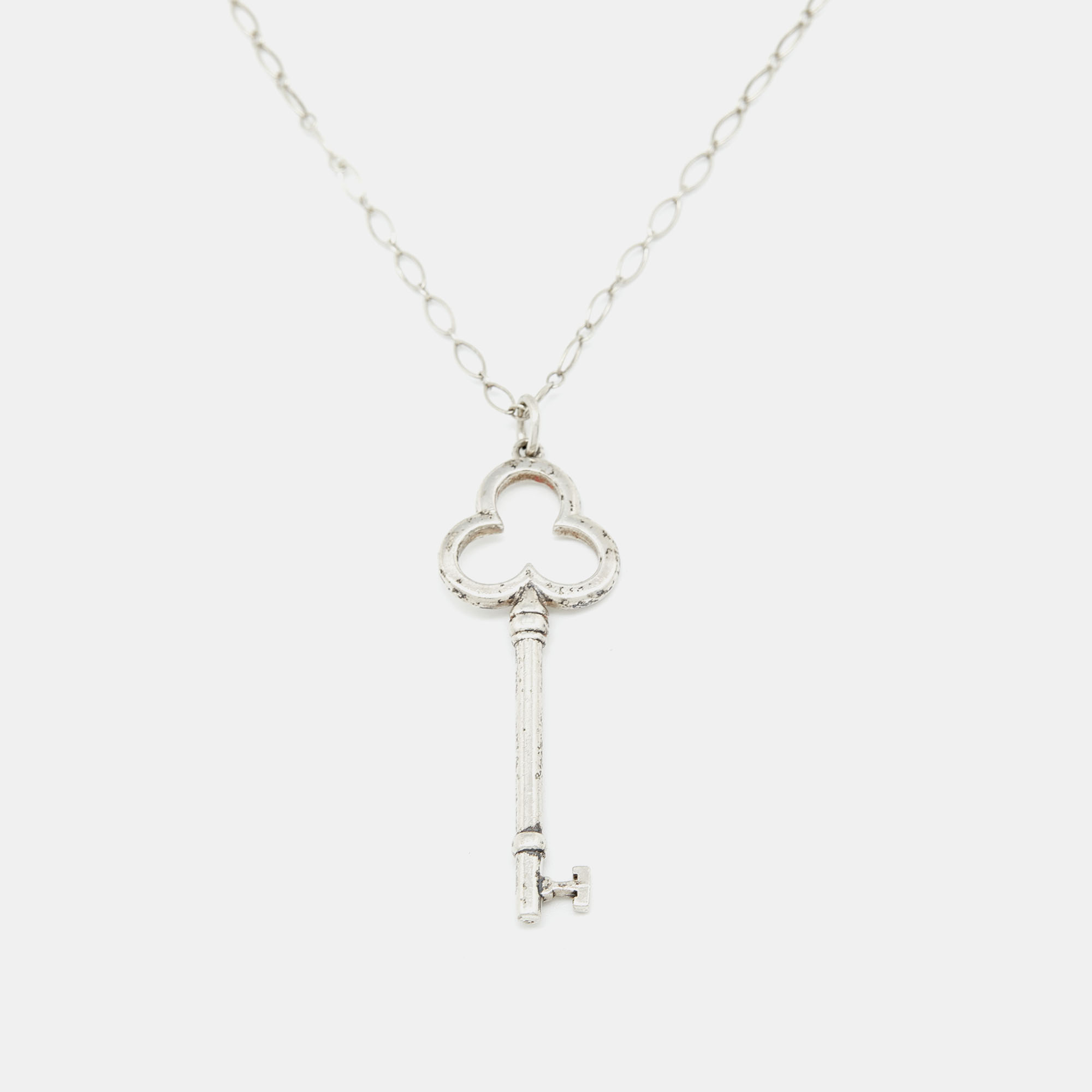 Pre Owned Tiffany & Co. Trefoil Key Silver Pendant Oval Link Chain Necklace