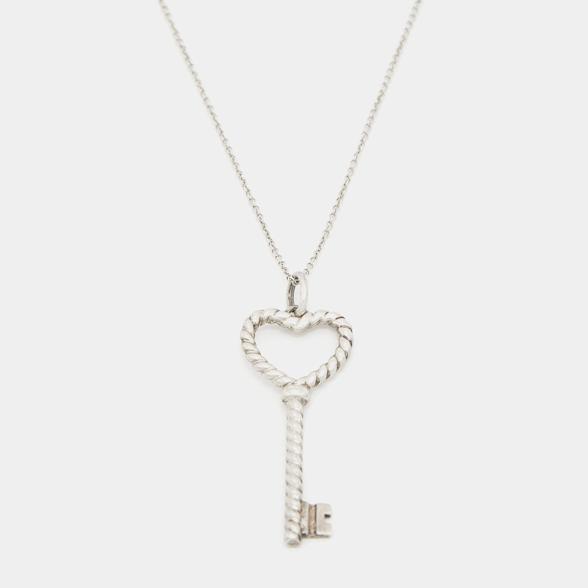 Pre Owned Tiffany & Co. Sterling Silver Twisted Heart Key Pendant Necklace
