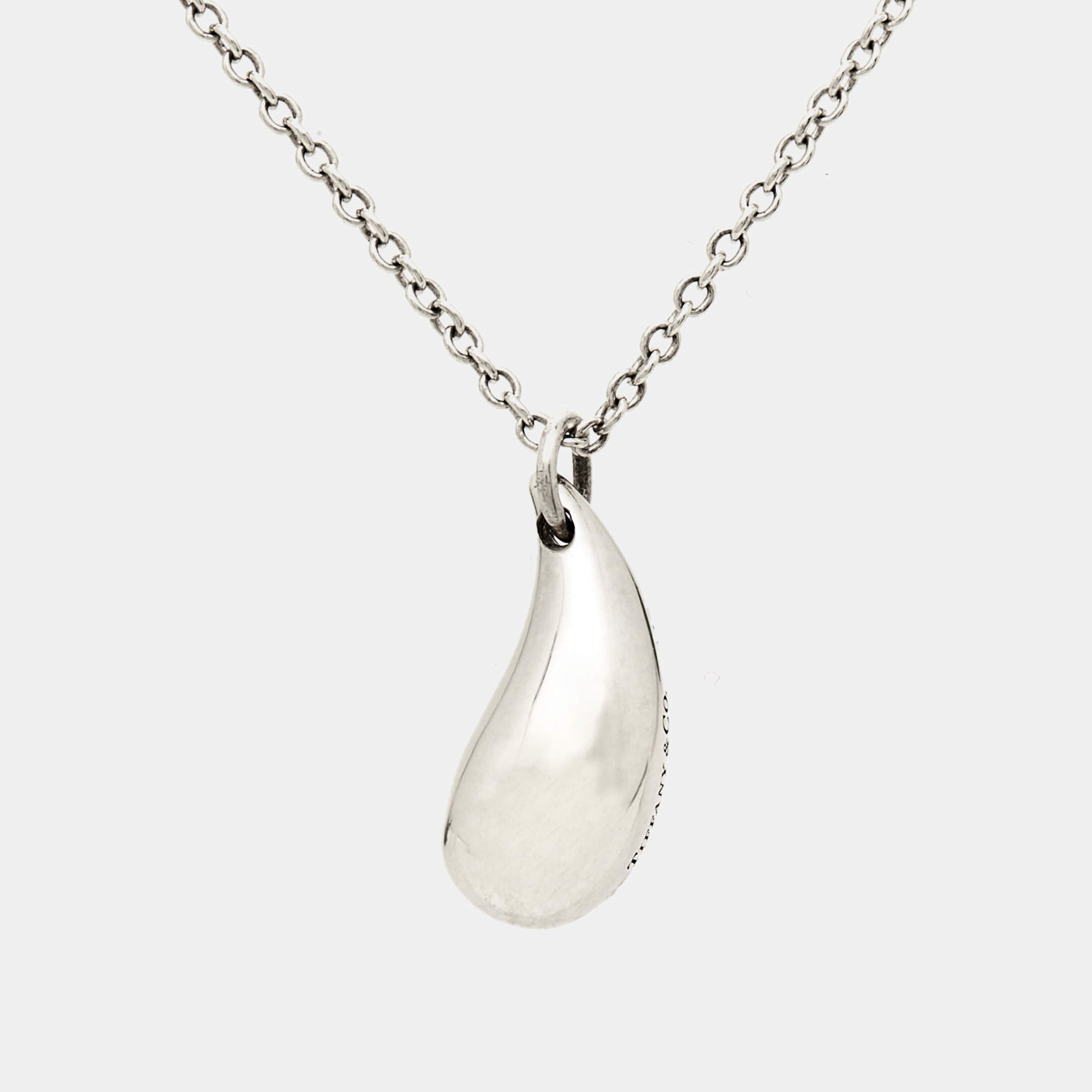 Pre Owned Tiffany & Co. Elsa Peretti Drop Motif Sterling Silver Pendant Necklace
