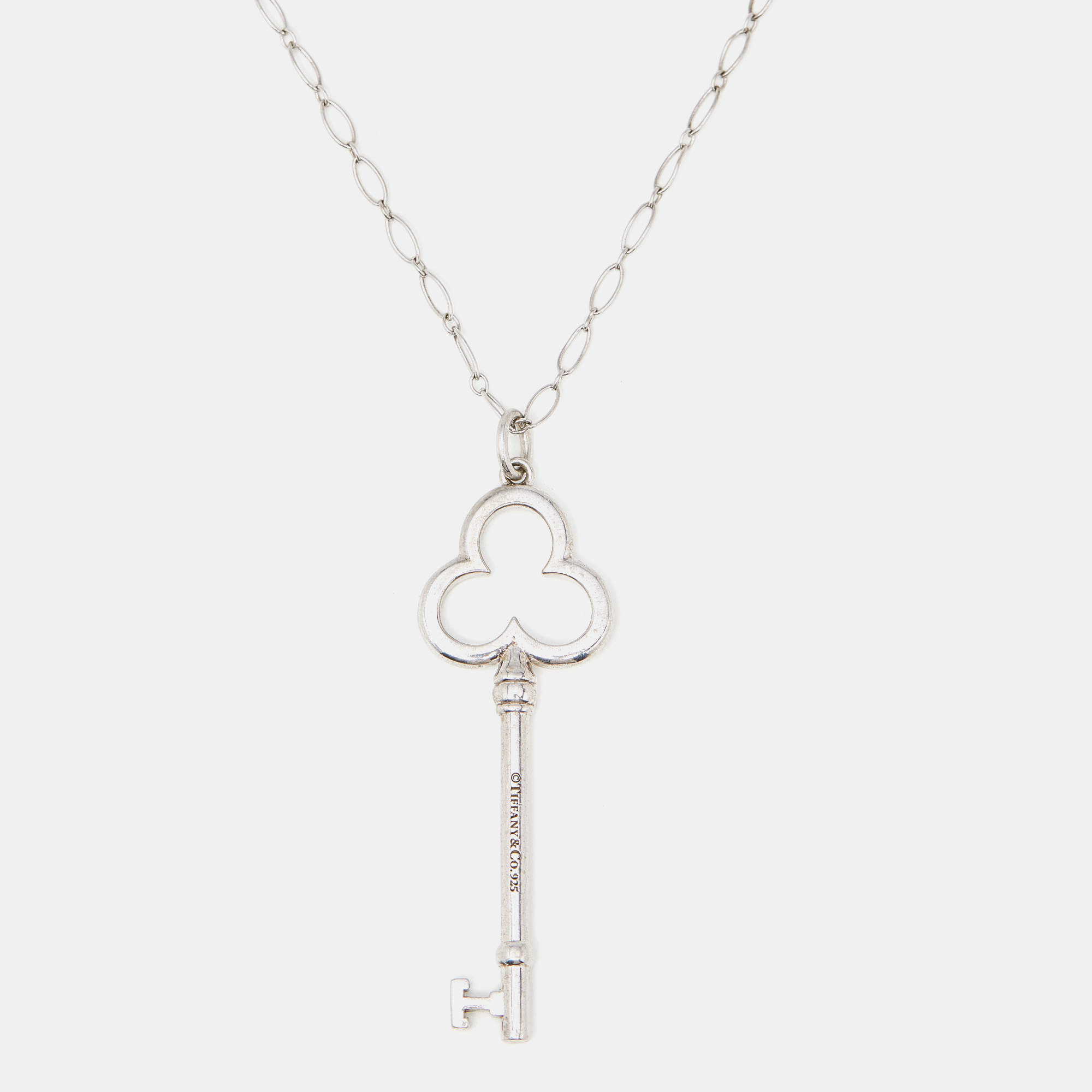 مملوكة مسبقًا  Tiffany & Co. Trefoil Key Sterling Silver Oval Link Chain Necklace