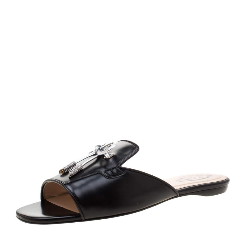 Pre Owned حذاء سلايدز تودز فلات مقدمة مفتوحة فيونكة زخرفة كريستال جلد أسود إصدار محدود مقاس 37