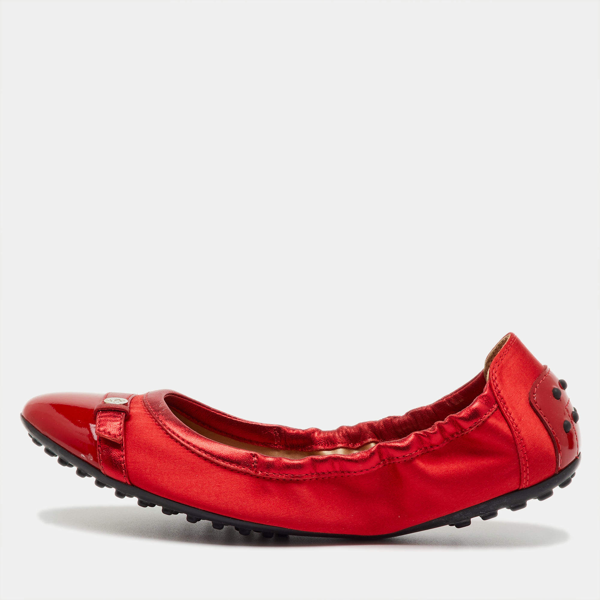 Pre Owned Tod’s For Ferrari Red Patent Leather and Satin Scrunch Ballet Flats Size 38