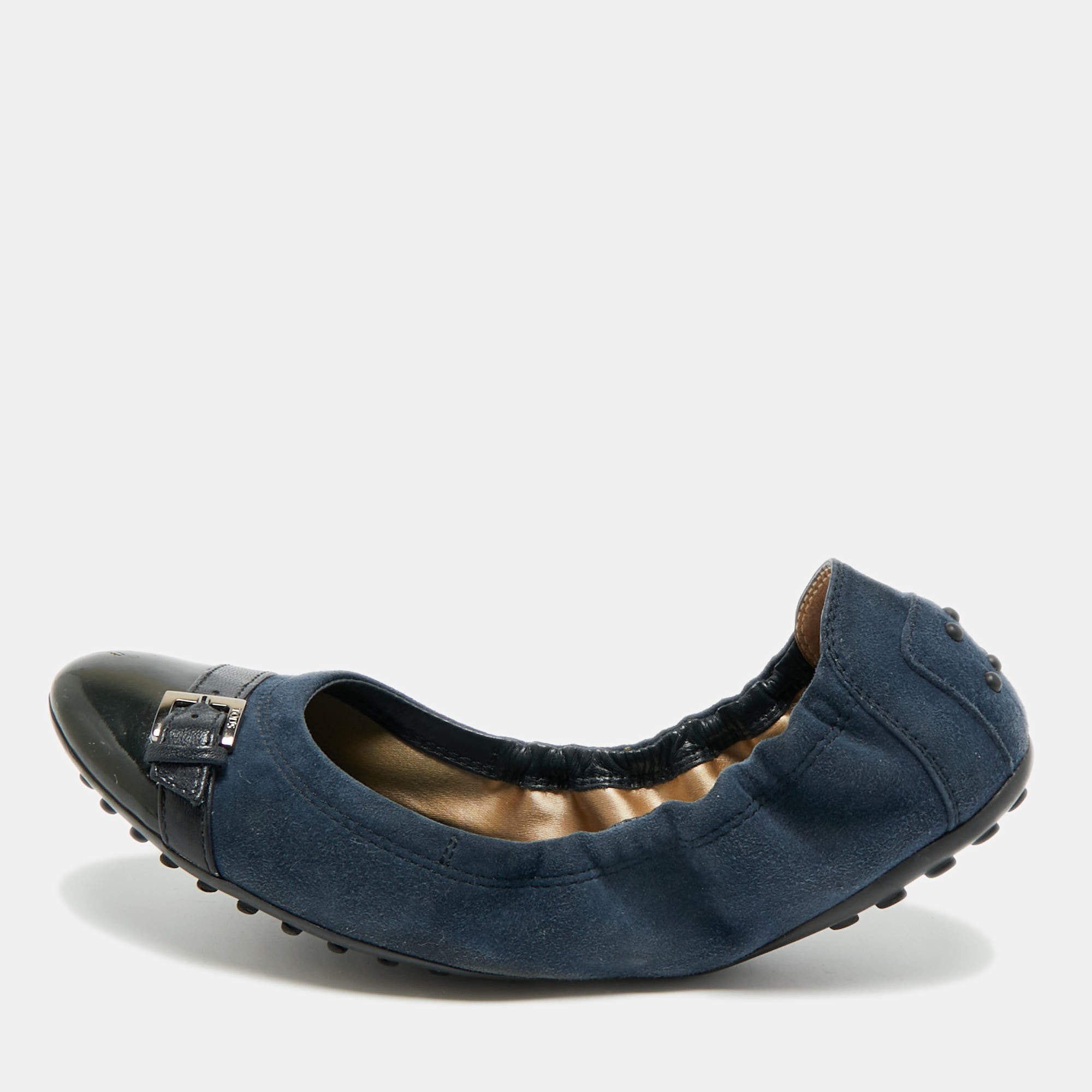 مملوكة مسبقًا Tod's Size 37.5 Two Tone Patent Leather and Suede Buckle Detail Scrunch Ballet Flats