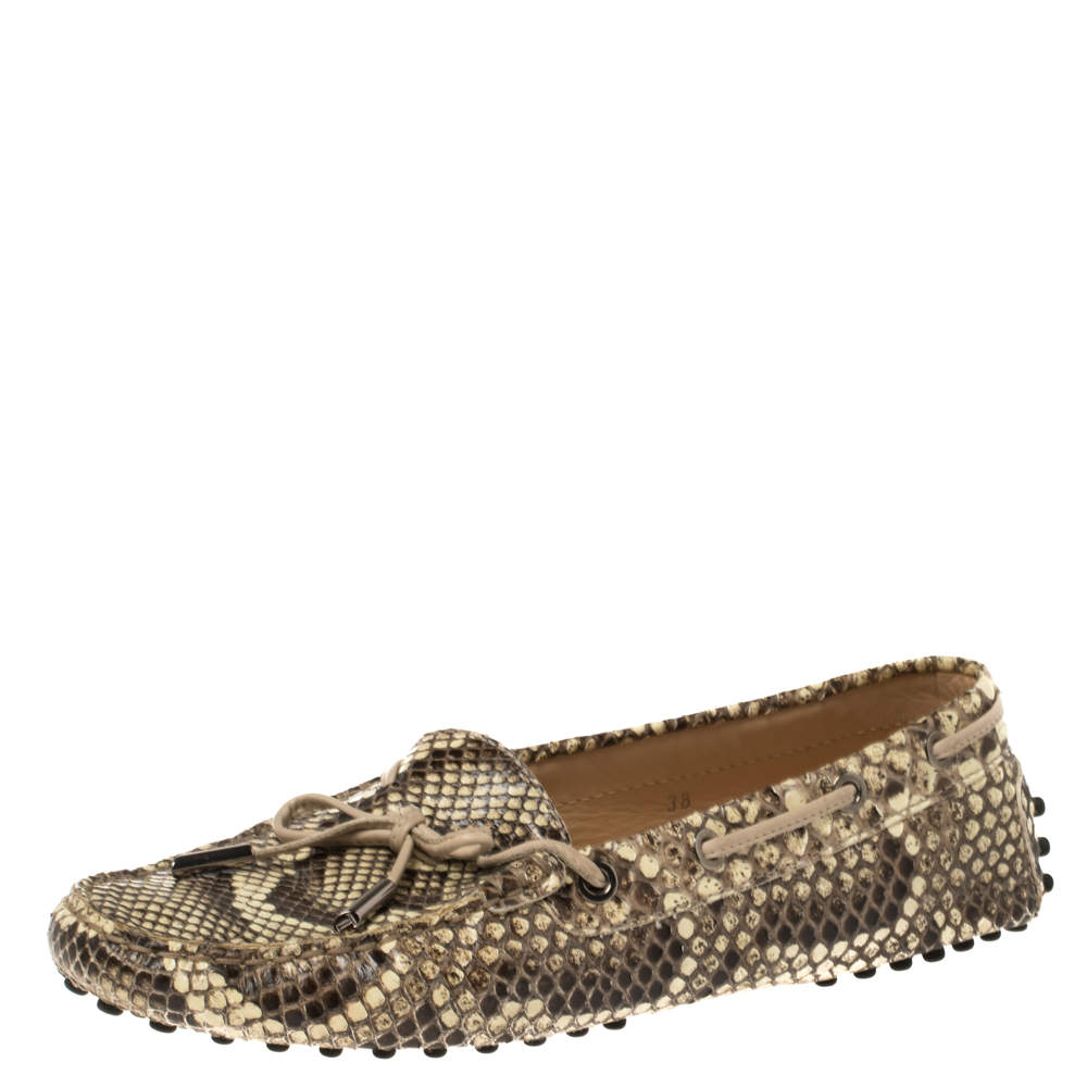 مملوكة مسبقًا حذاء لوفرز تودز سليب أون غومينو جلد ثعبان كريمى / بنى مقاس 38