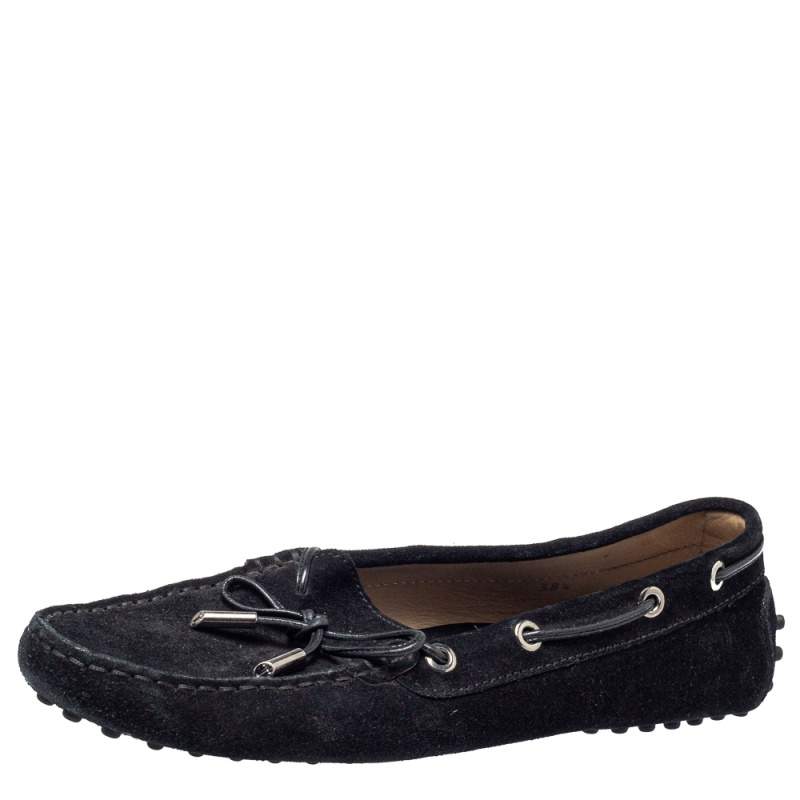 مملوكة مسبقًا حذاء لوفرز تودز فيونكة سليب أون سويدي أسود مقاس 38.5