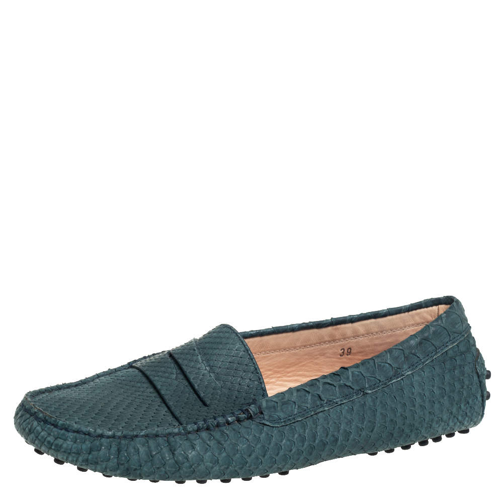 مملوكة مسبقًا Tod's Blue Python Penny Slip On Loafers Size 39