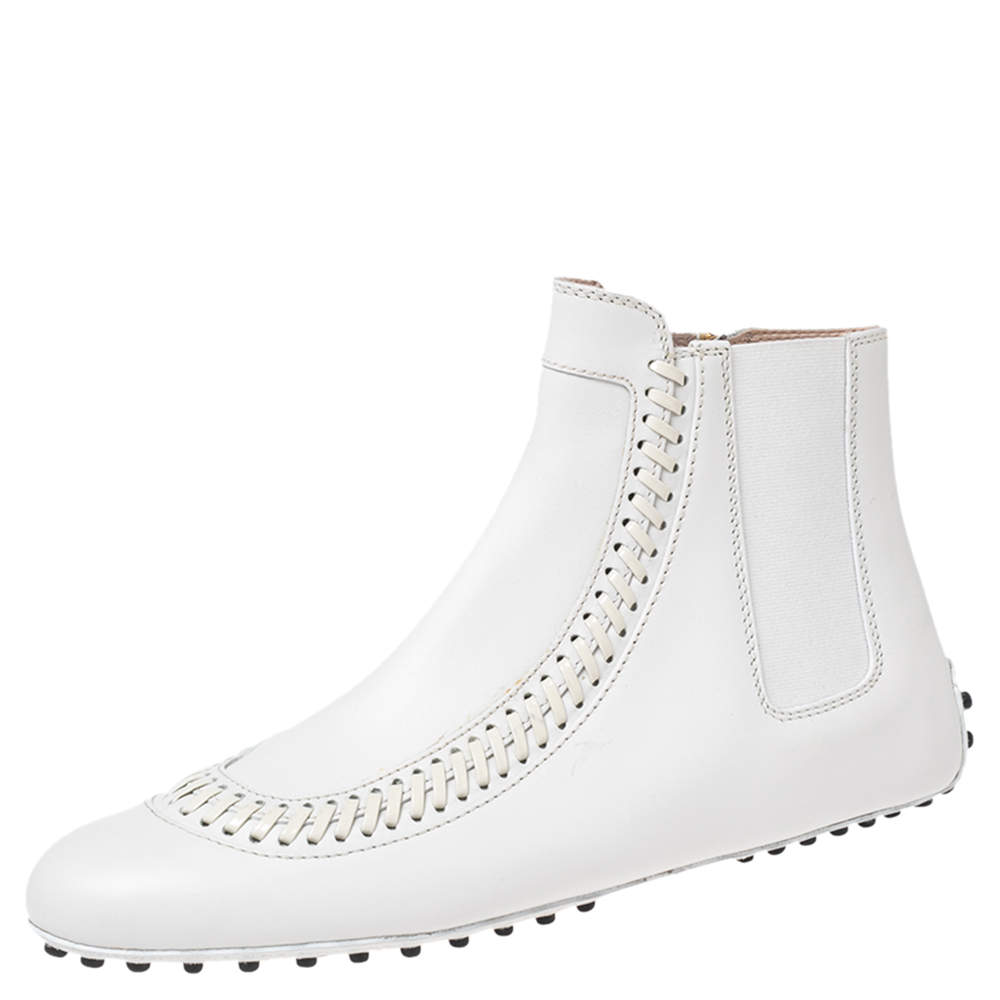 مملوكة مسبقًا حذاء بوت كاحل تودز جلد أبيض مزين غرز مقاس 37