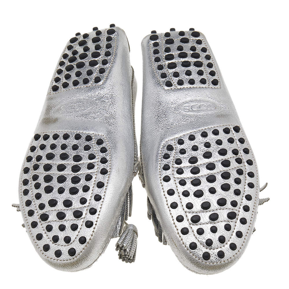 Pre Owned Tod's Silver Leather Tassel Bow And Fringe Slip On Loafers Size 39