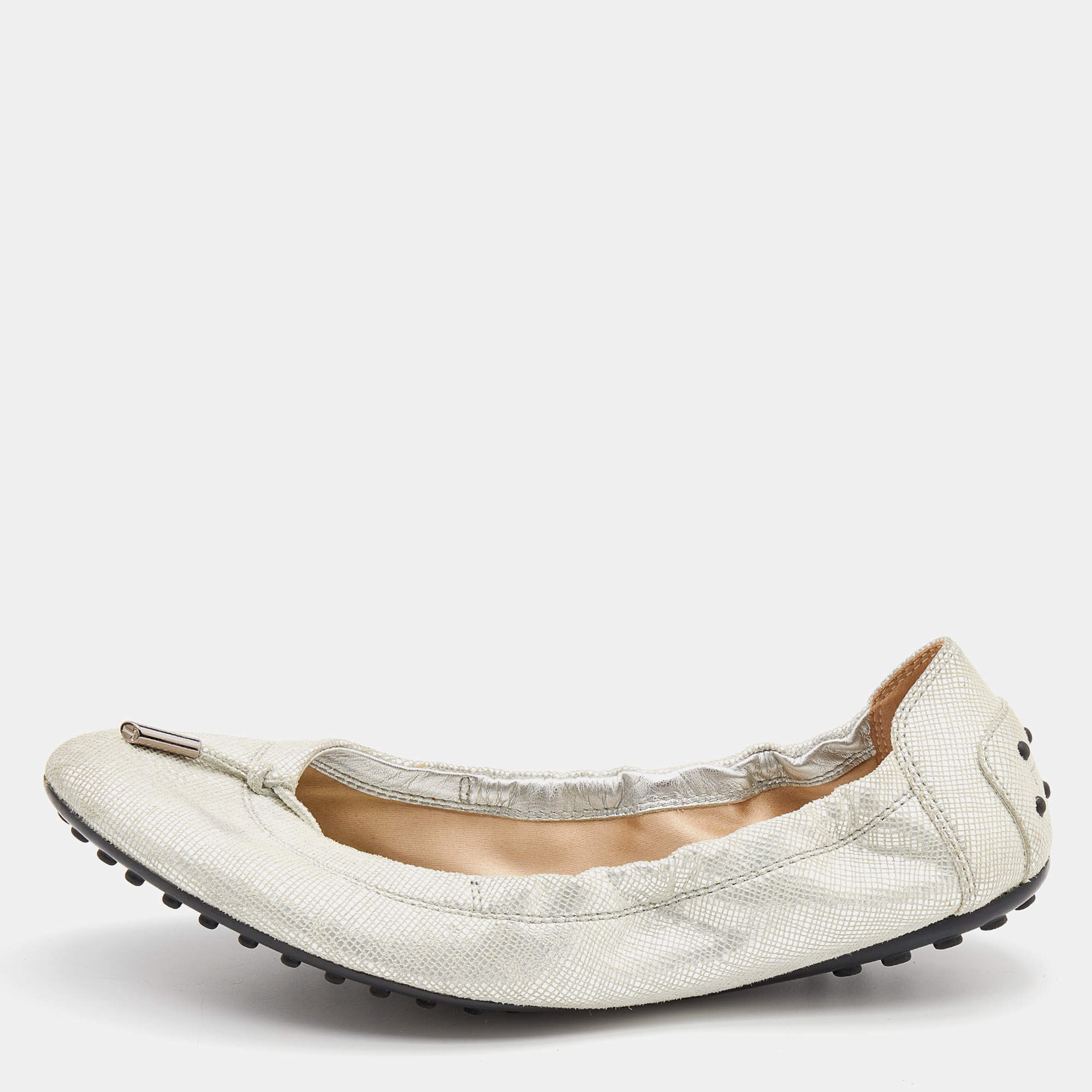 مملوكة مسبقًا حذاء باليرينا فلات تودز سكرانش جلد نوبوك فضي منقوش بفيونكة مقاس 39