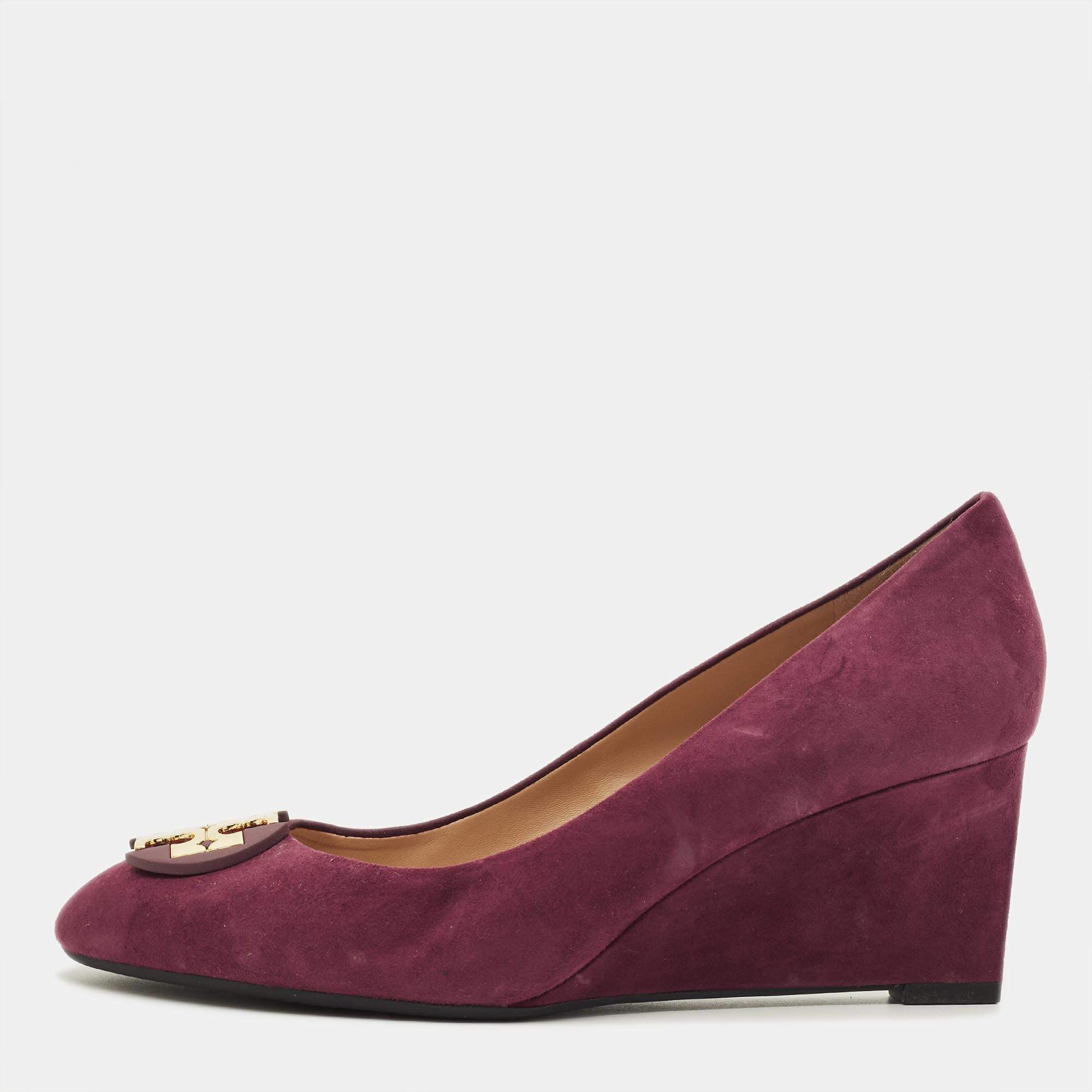 مملوكة مسبقًا Tory Burch Luna Size 39.5 Burgundy Suede Wedge Pumps