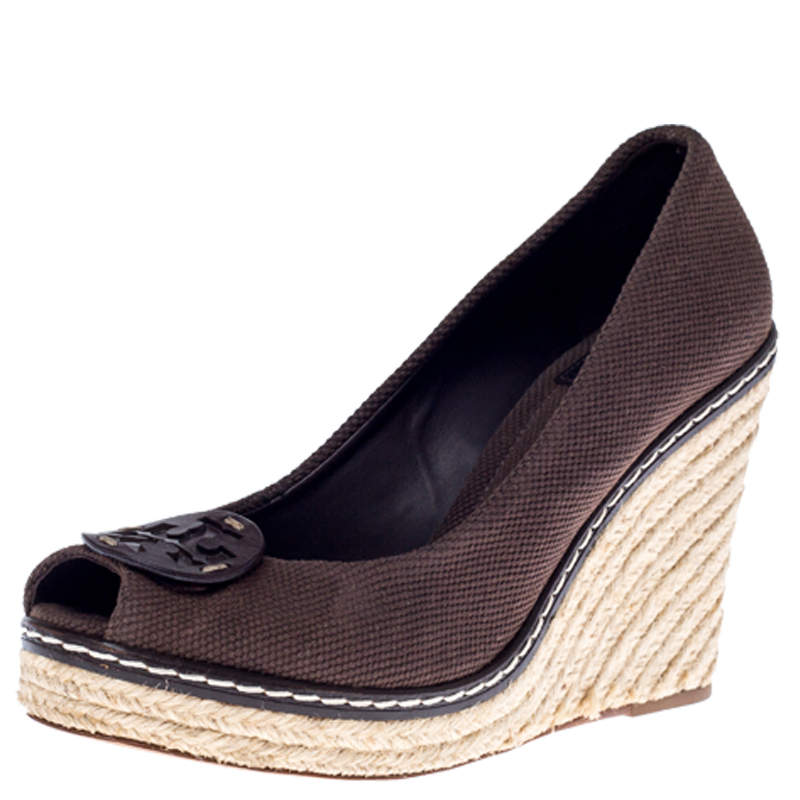 مملوكة مسبقًا Tory Burch Brown Canvas Peep Toe Wedge Espadrille Platform Pumps Size 40