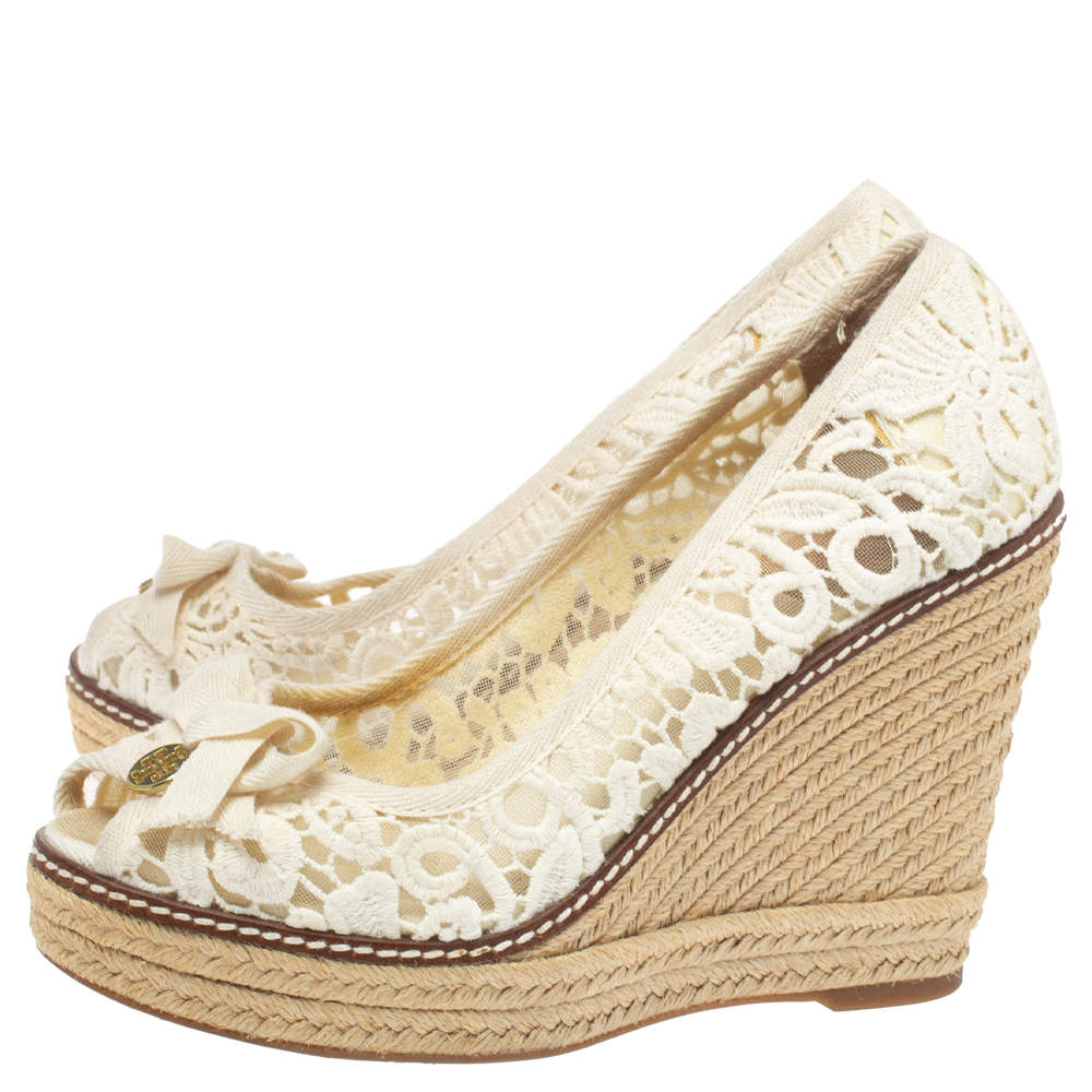 Total 43+ imagen tory burch lace wedges