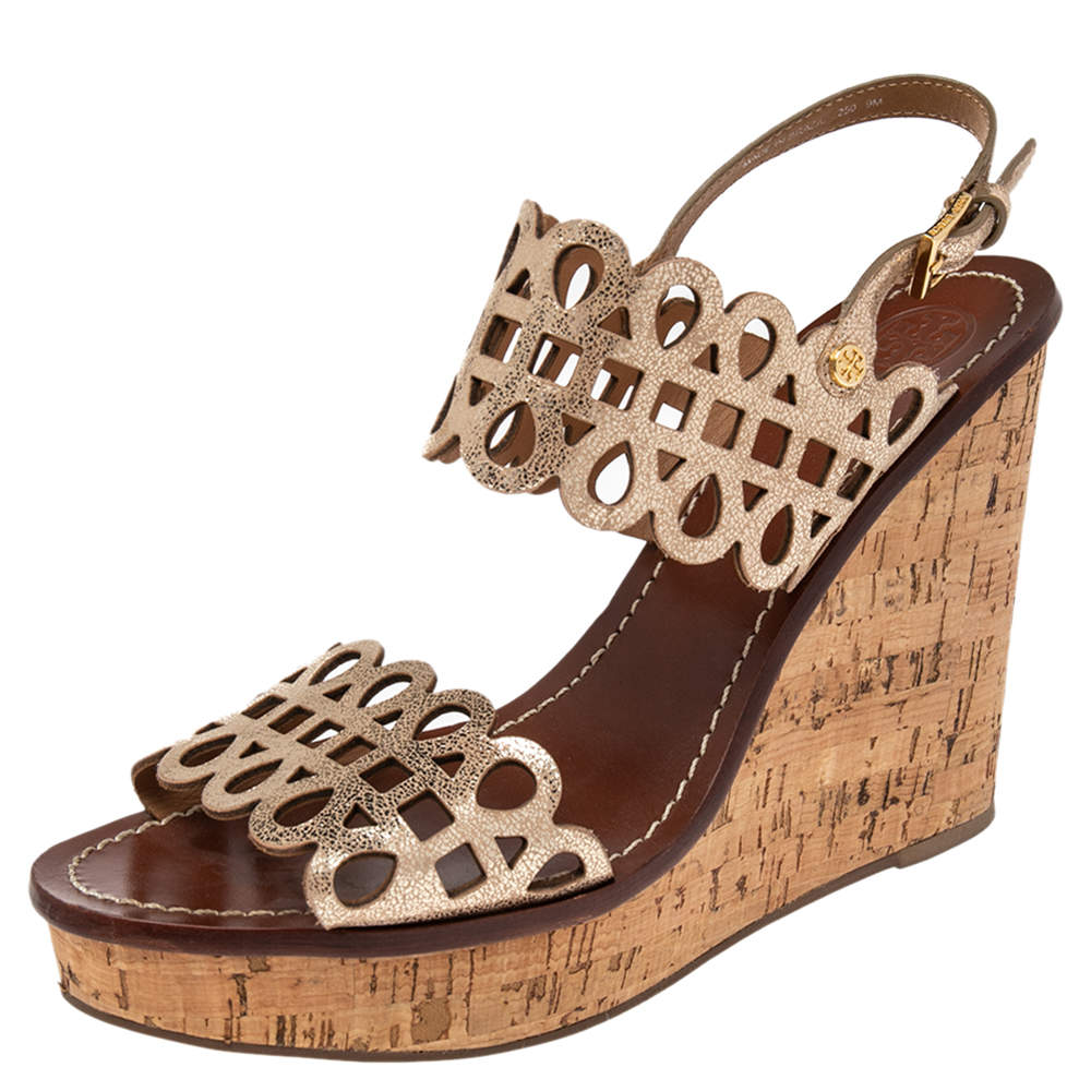 مملوكة مسبقًا Tory Burch Shimmery Gold Laser Cut Leather Nori Cork Wedges Platform Sandals Size 39