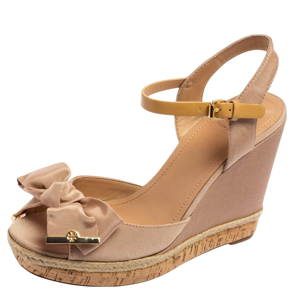 مملوكة مسبقًا Tory Burch Beige Canvas Espadrille Wedge  Ankle Strap Sandals Size 40.5