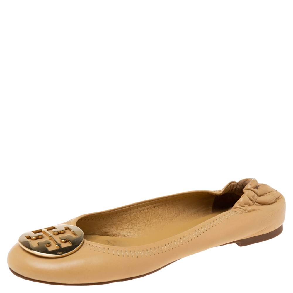 Pre Owned حذاء باليرينا فلات توري برش ريفا جلد ذهبي مقاس 40.5