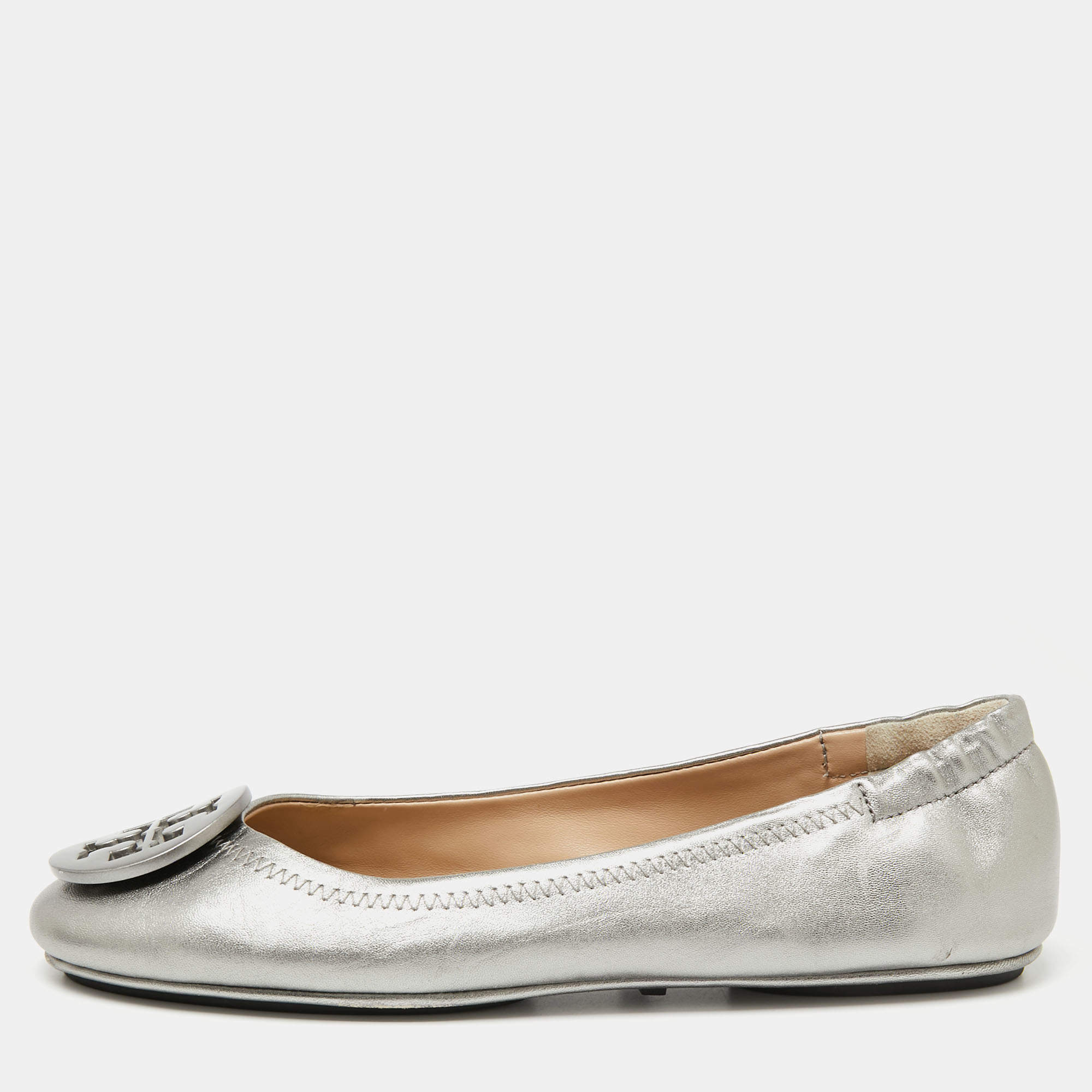 Pre Owned حذاء باليرينا فلات توري برش جلد فضي مجعد مقاس 35.5