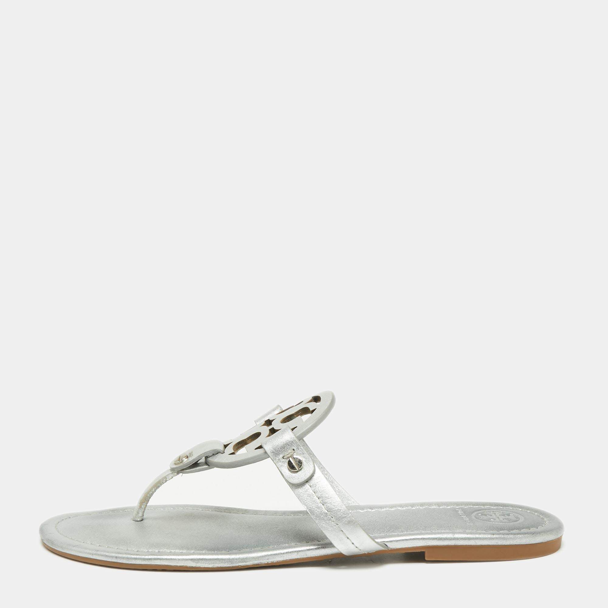 Pre Owned صندل بإصبع توري برش ميلير فلات جلد ميتالك فضي مقاس 39