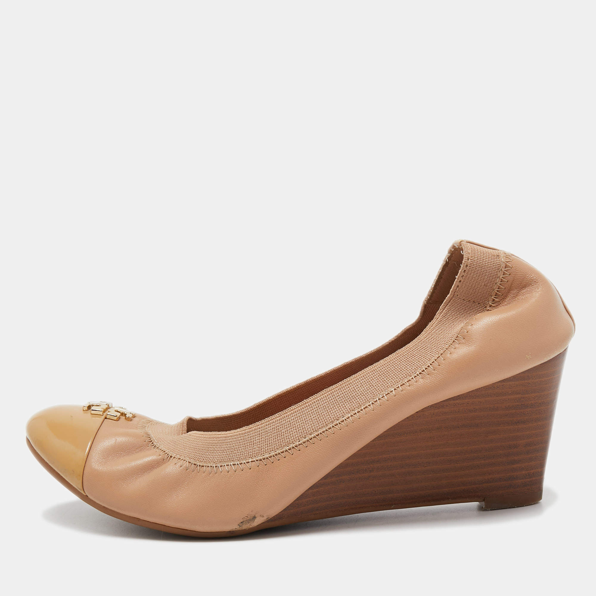 Pre Owned Tory Burch Two Tone Patent and Leather Caroline Scrunch Wedge Pumps Size 37