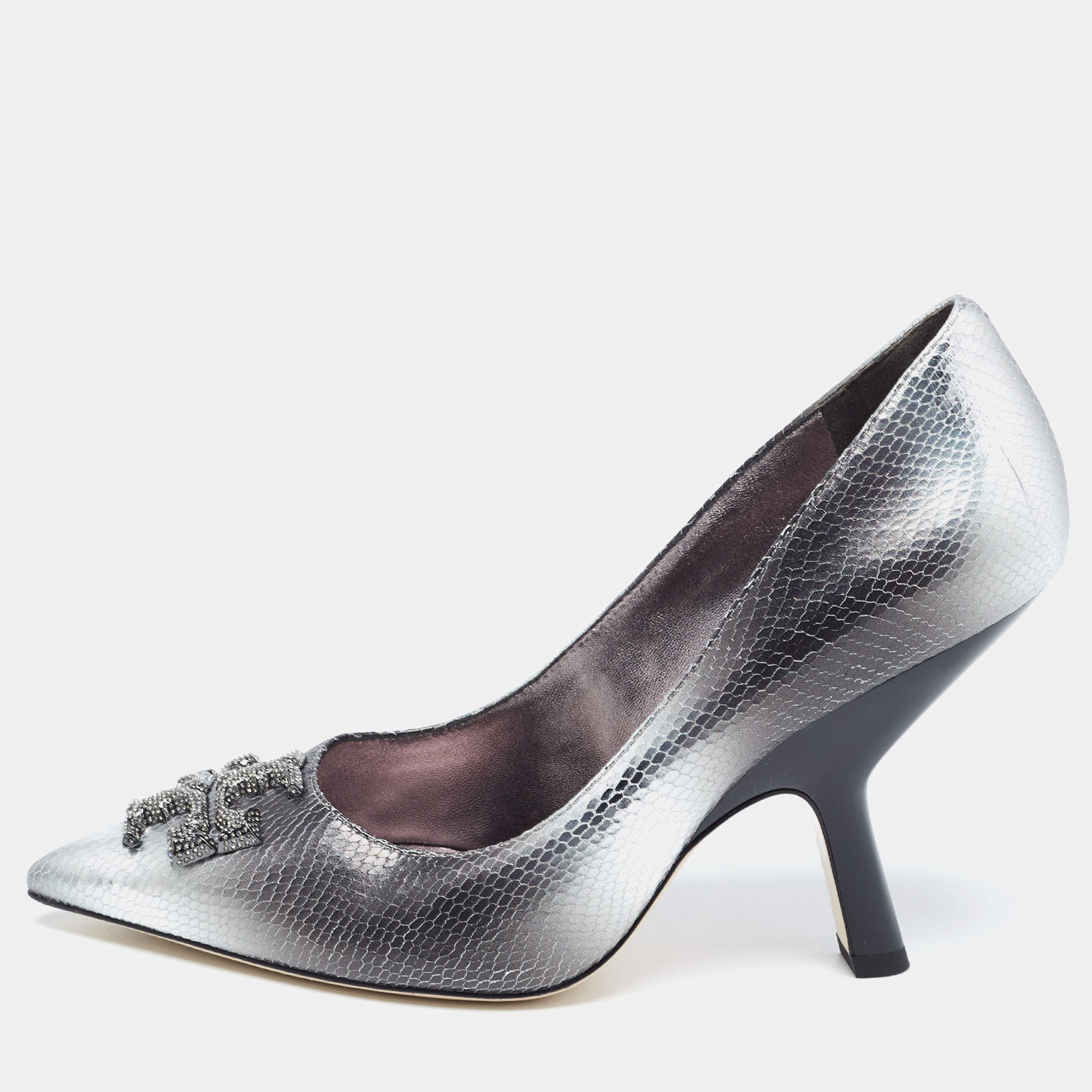 Pre Owned Tory Burch Silver Python Embossed Leather Logo Pumps Size 39