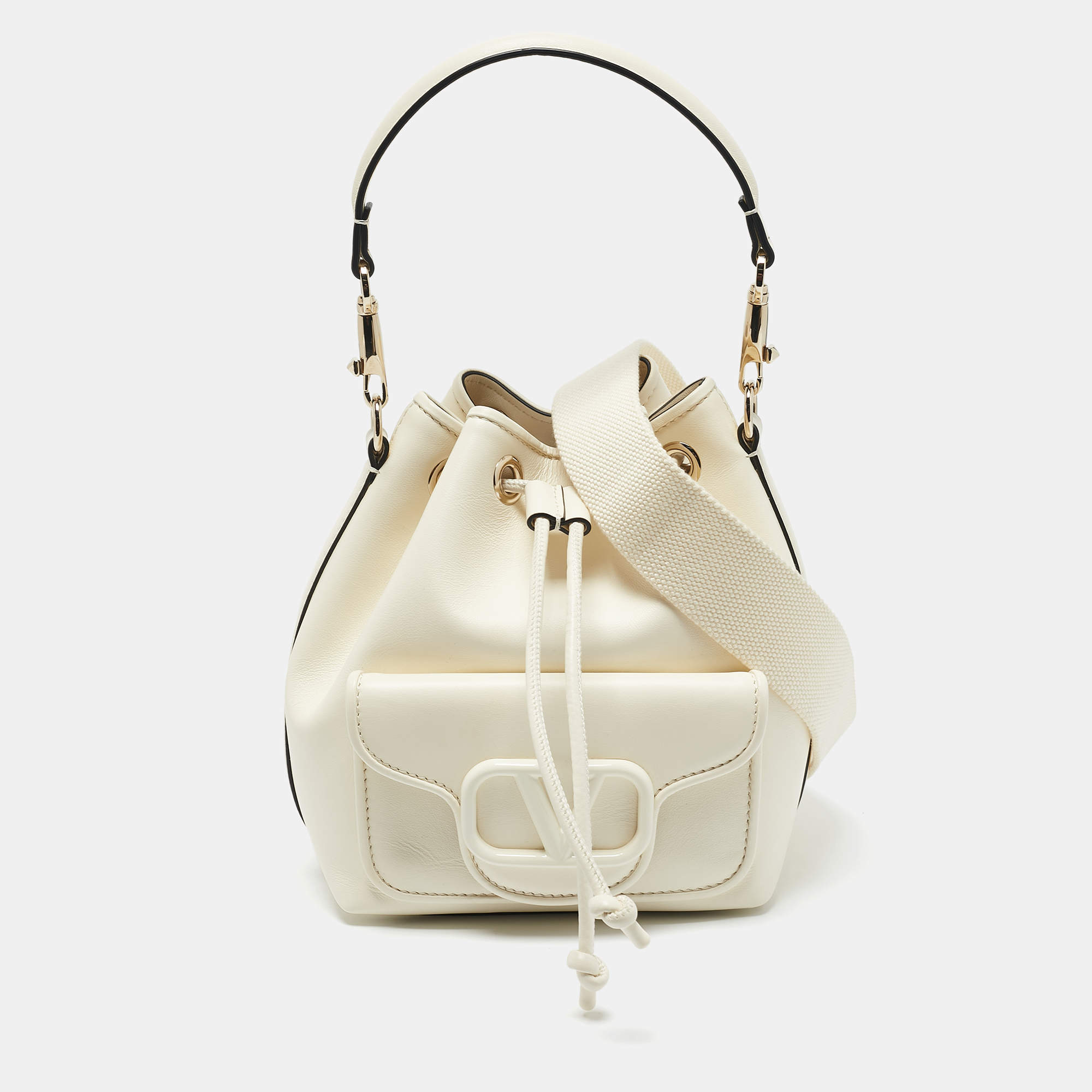 مملوكة مسبقًا Valentino Cream Leathert Loco Bucket Bag