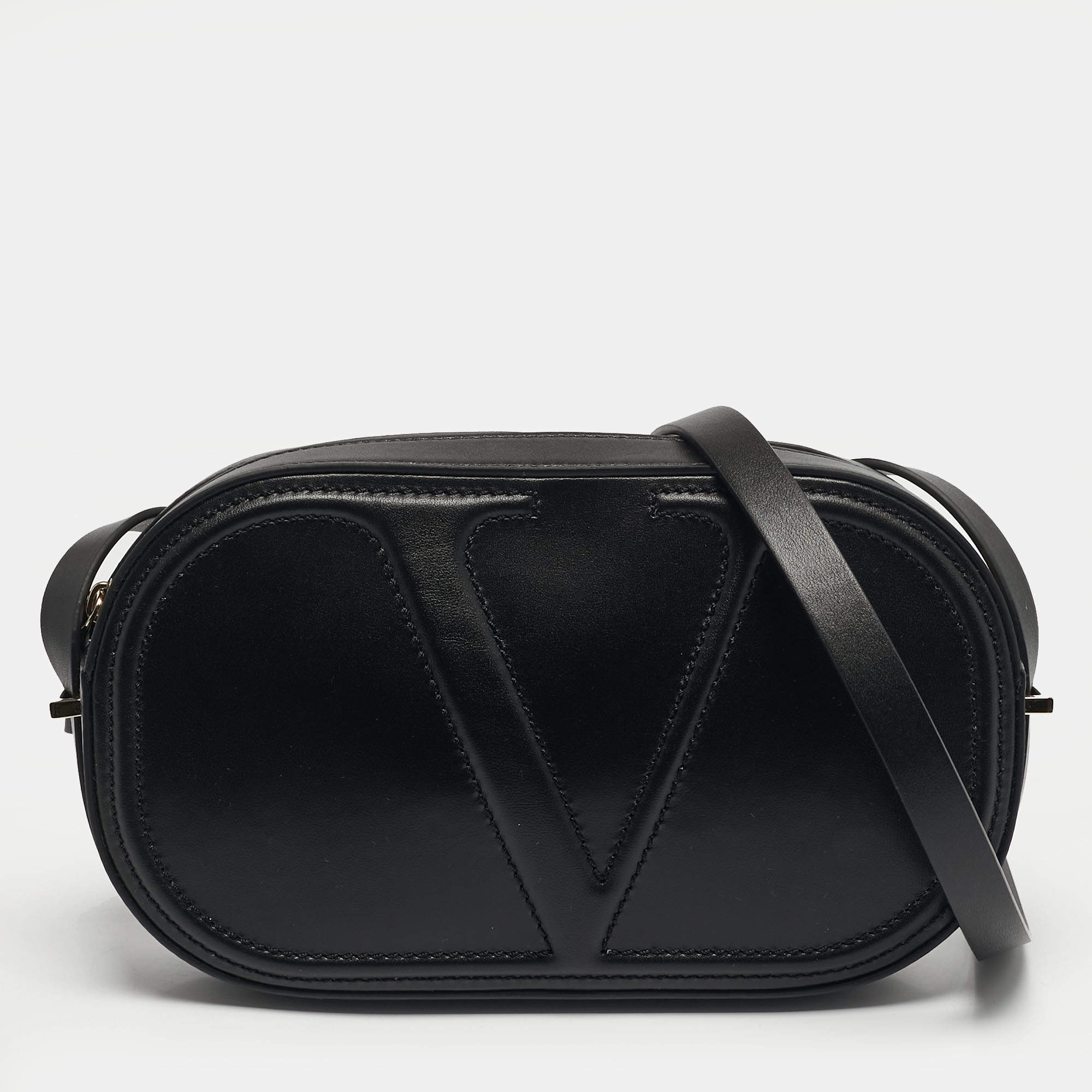 مملوكة مسبقًا Valentino VLogo Walk Black Leather Crossbody Bag