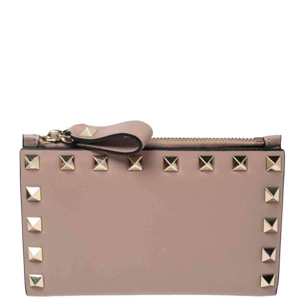 Pre Owned حافظة بطاقات ومحفظة عملات معدنية فالنتينو مرصع روكستد جلد روز كواترز